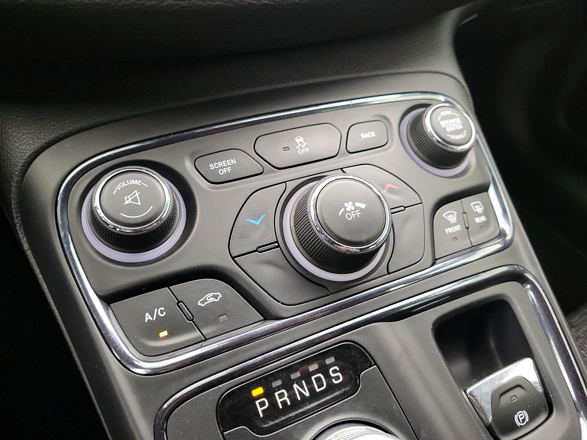 Thumbnail: 2015 Chrysler 200 - 15