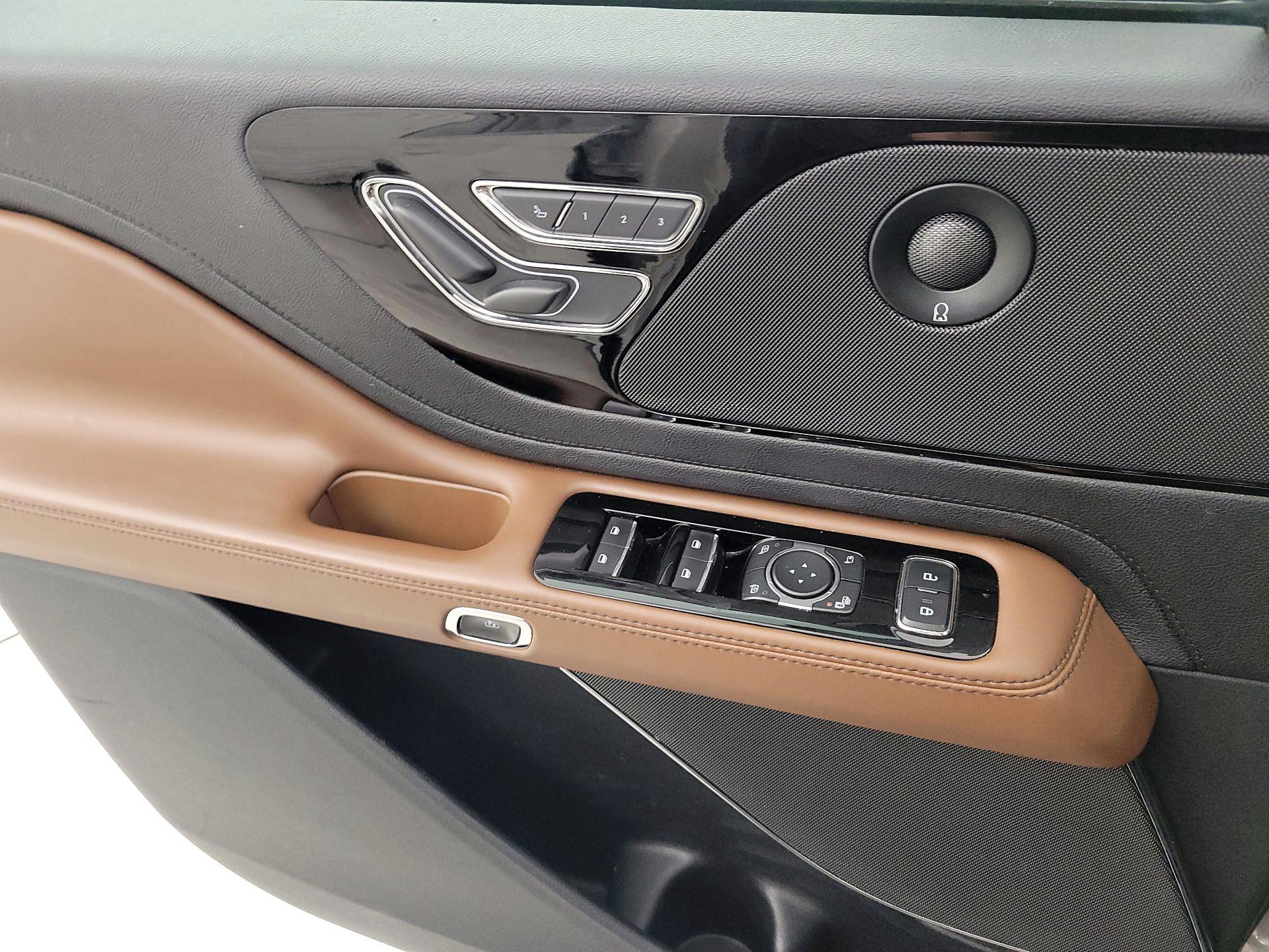 Thumbnail: 2022 Lincoln Aviator - 12