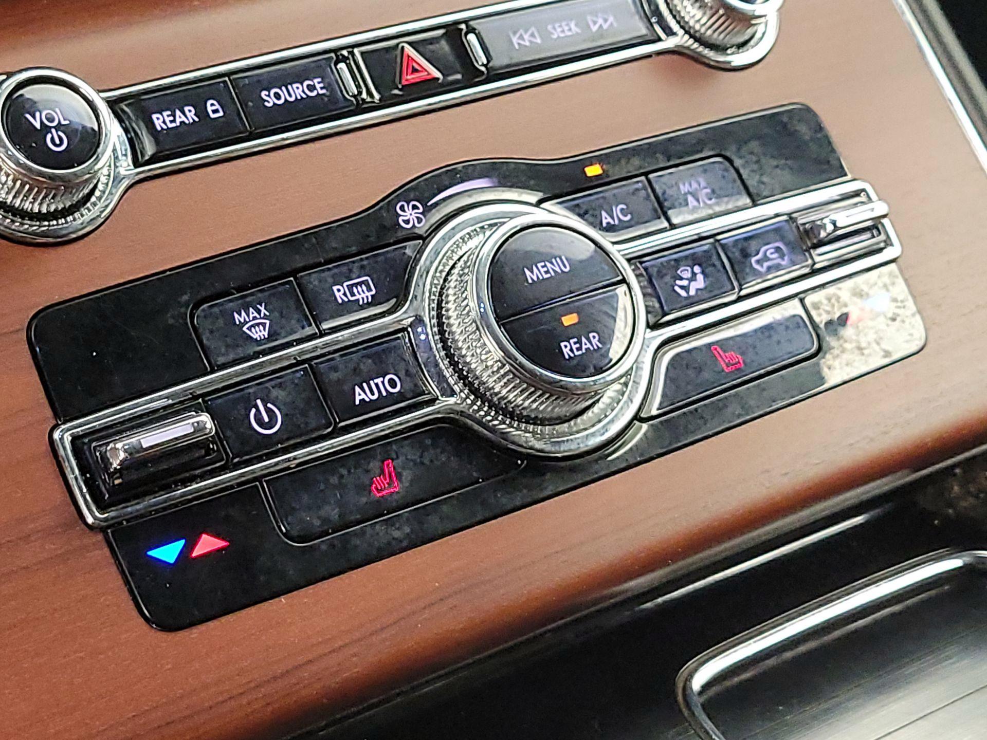Thumbnail: 2022 Lincoln Aviator - 16