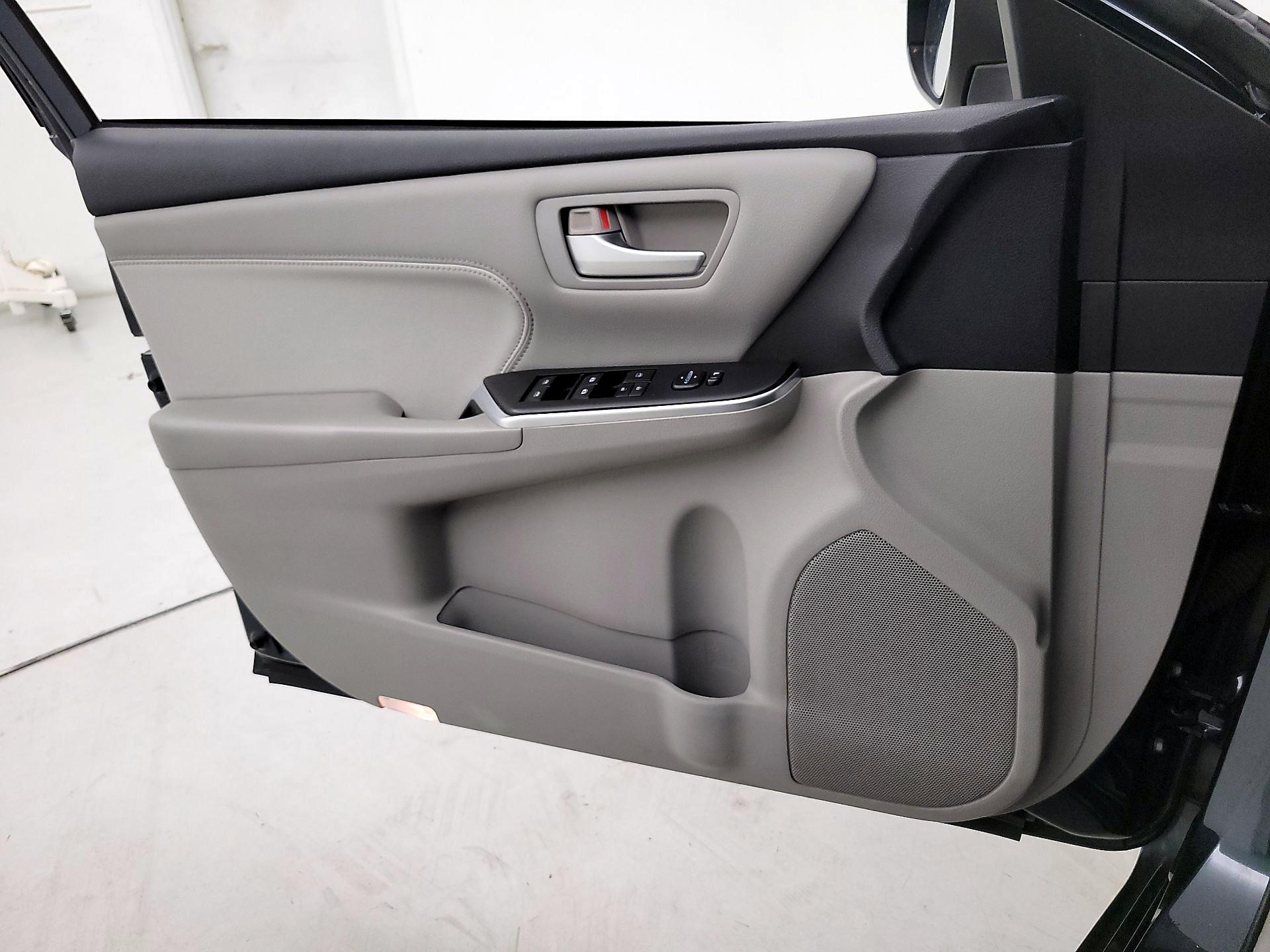 Thumbnail: 2015 Toyota Camry - 12