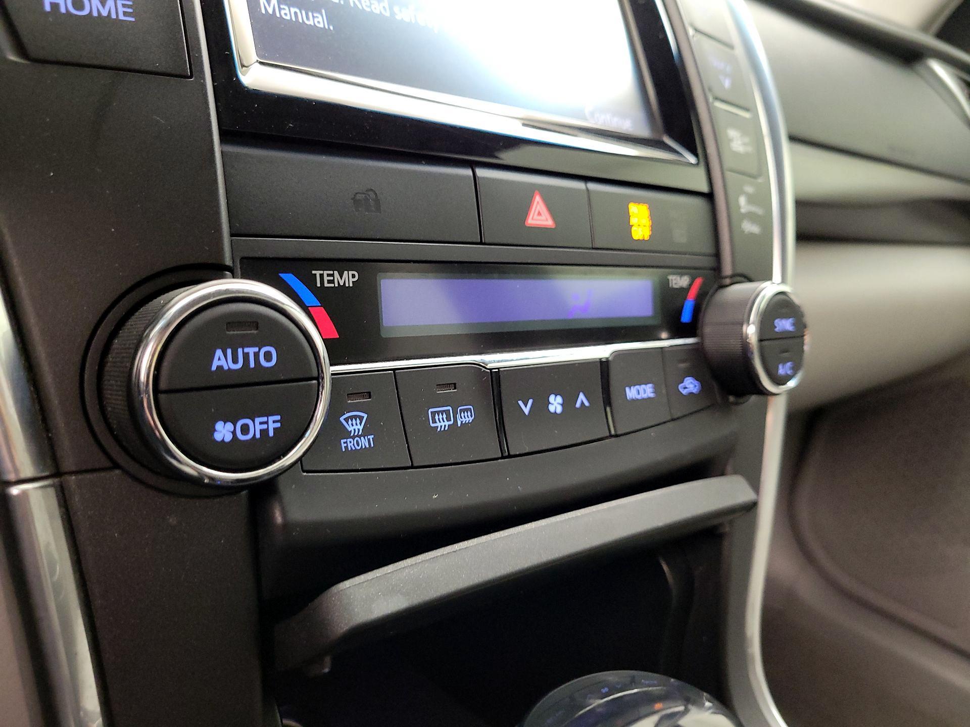 Thumbnail: 2015 Toyota Camry - 16