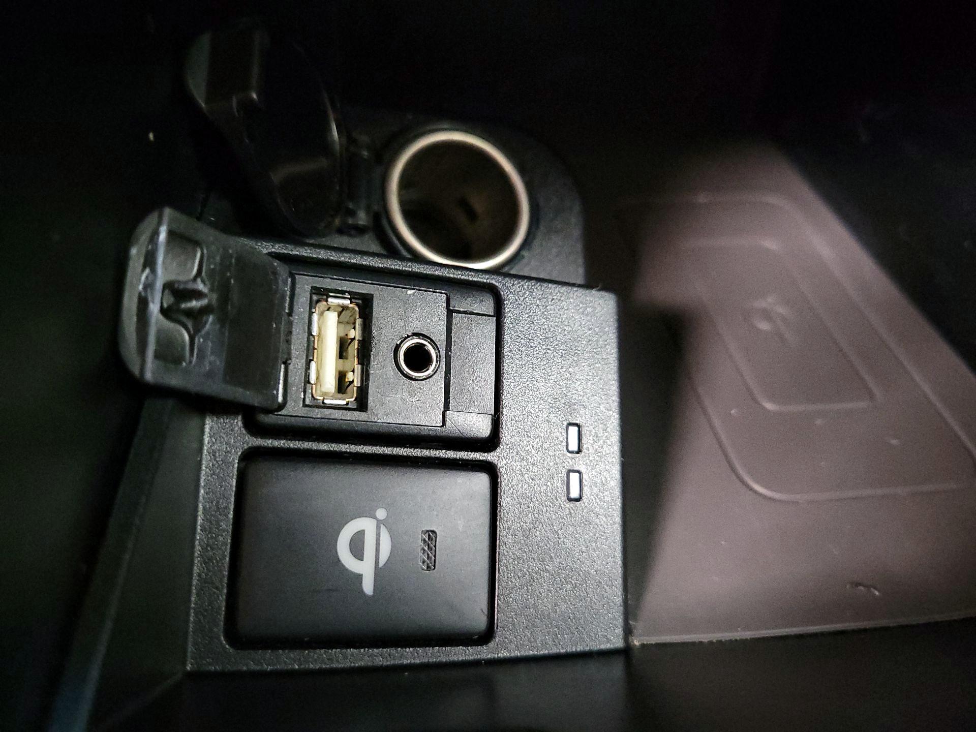 Thumbnail: 2015 Toyota Camry - 18