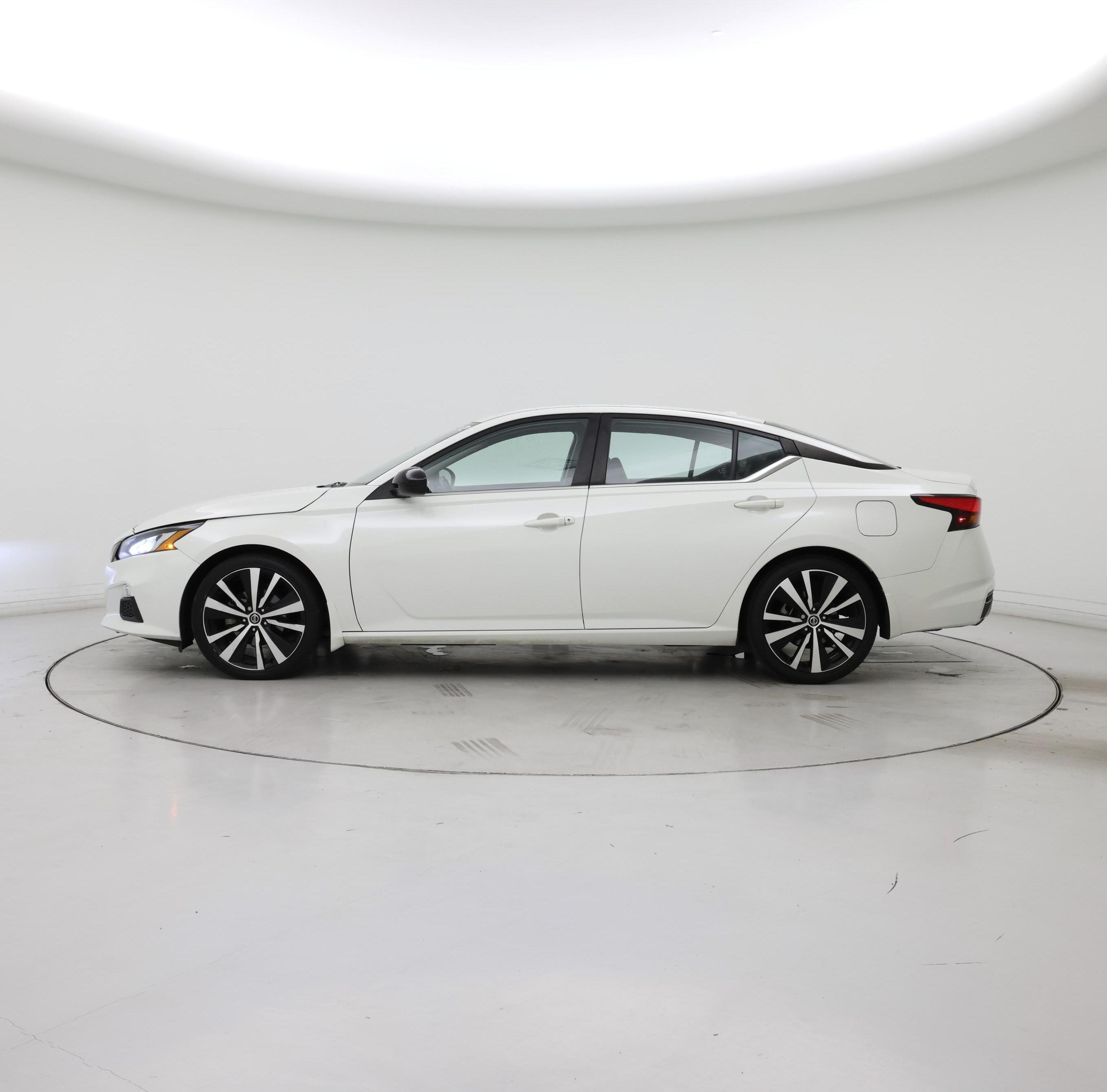 Thumbnail: 2022 Nissan Altima - 3