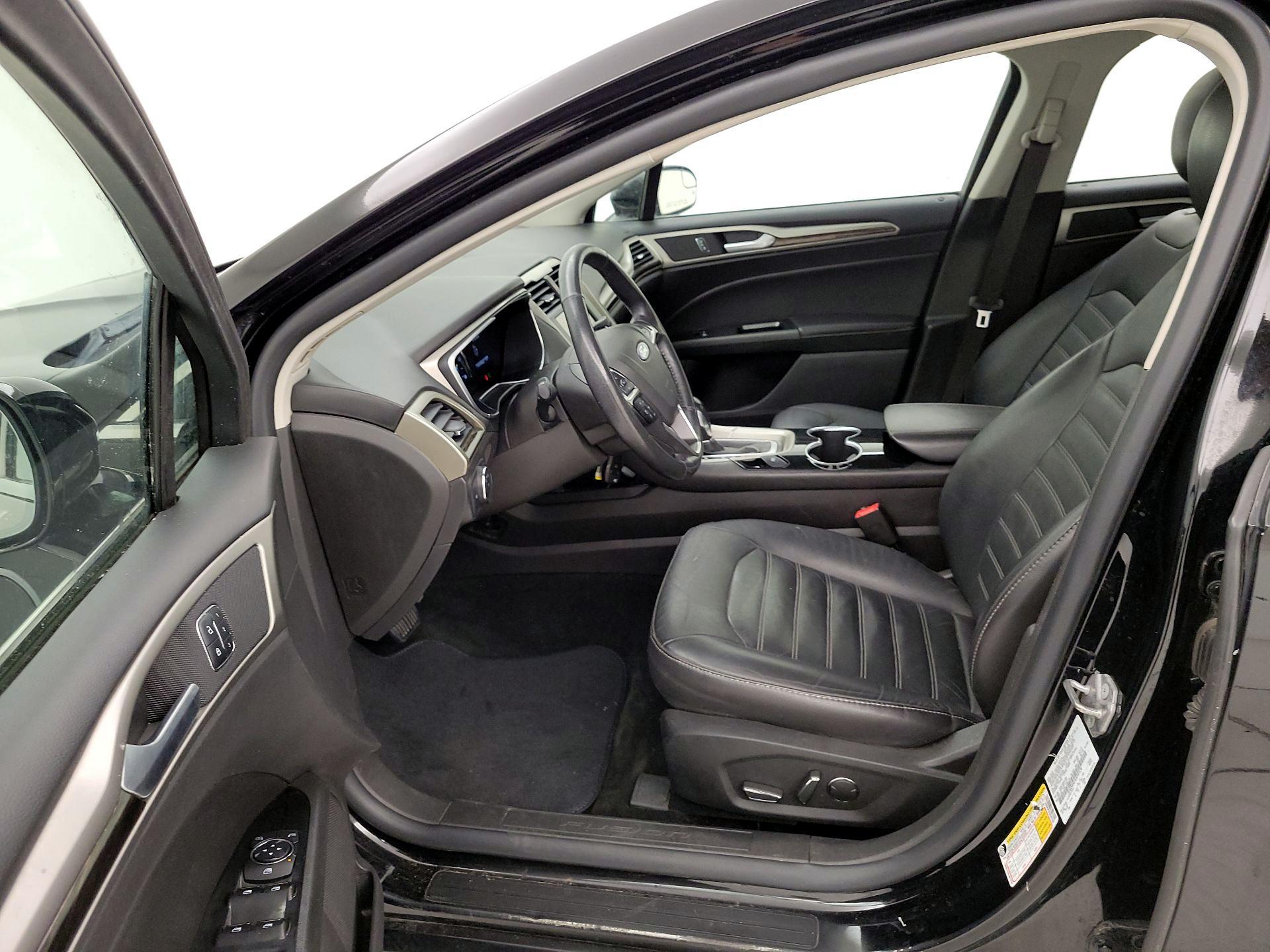 Thumbnail: 2016 Ford Fusion - 11