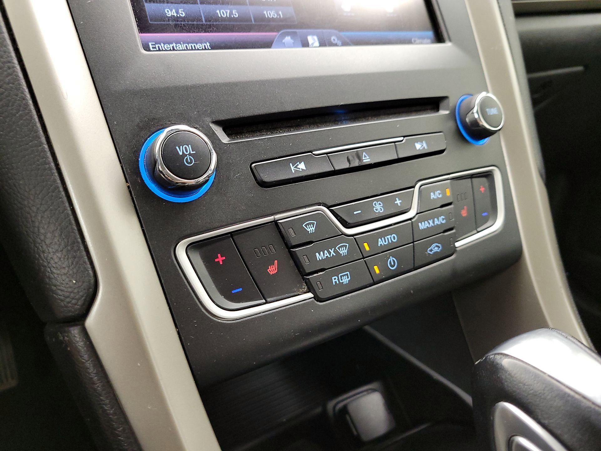 Thumbnail: 2016 Ford Fusion - 16