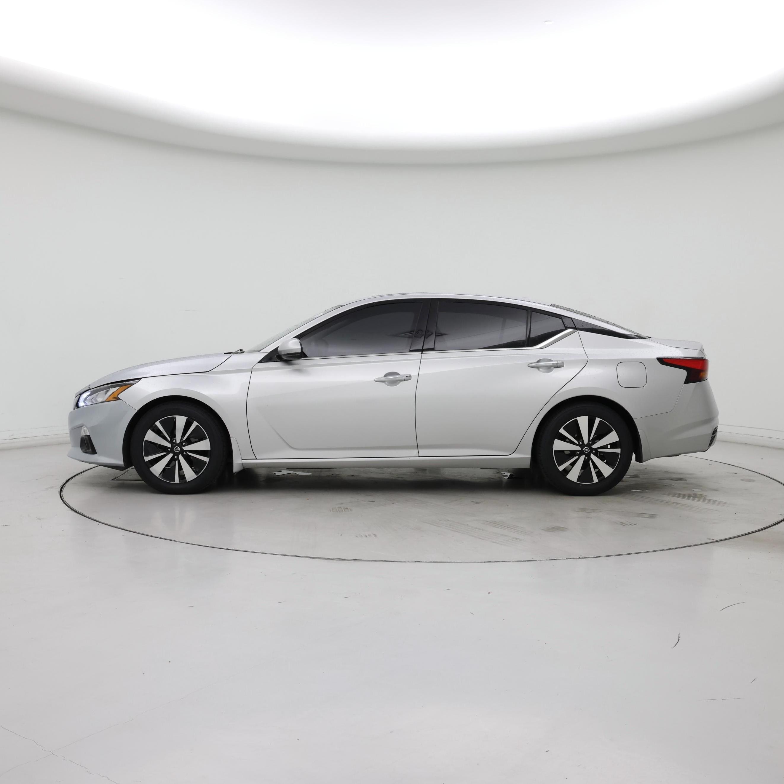 Thumbnail: 2019 Nissan Altima - 3