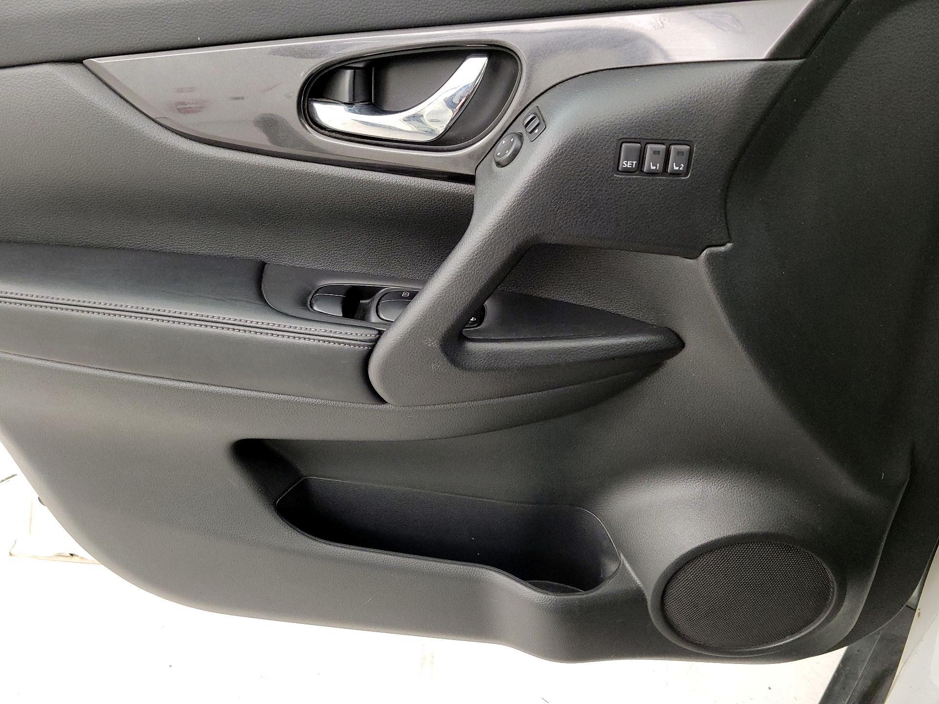 Thumbnail: 2018 Nissan Rogue - 12