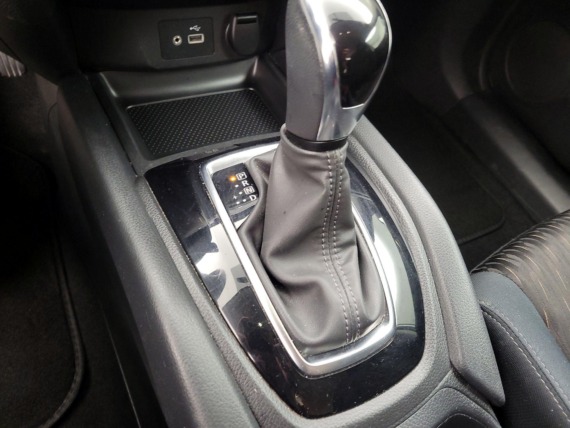 Thumbnail: 2018 Nissan Rogue - 15