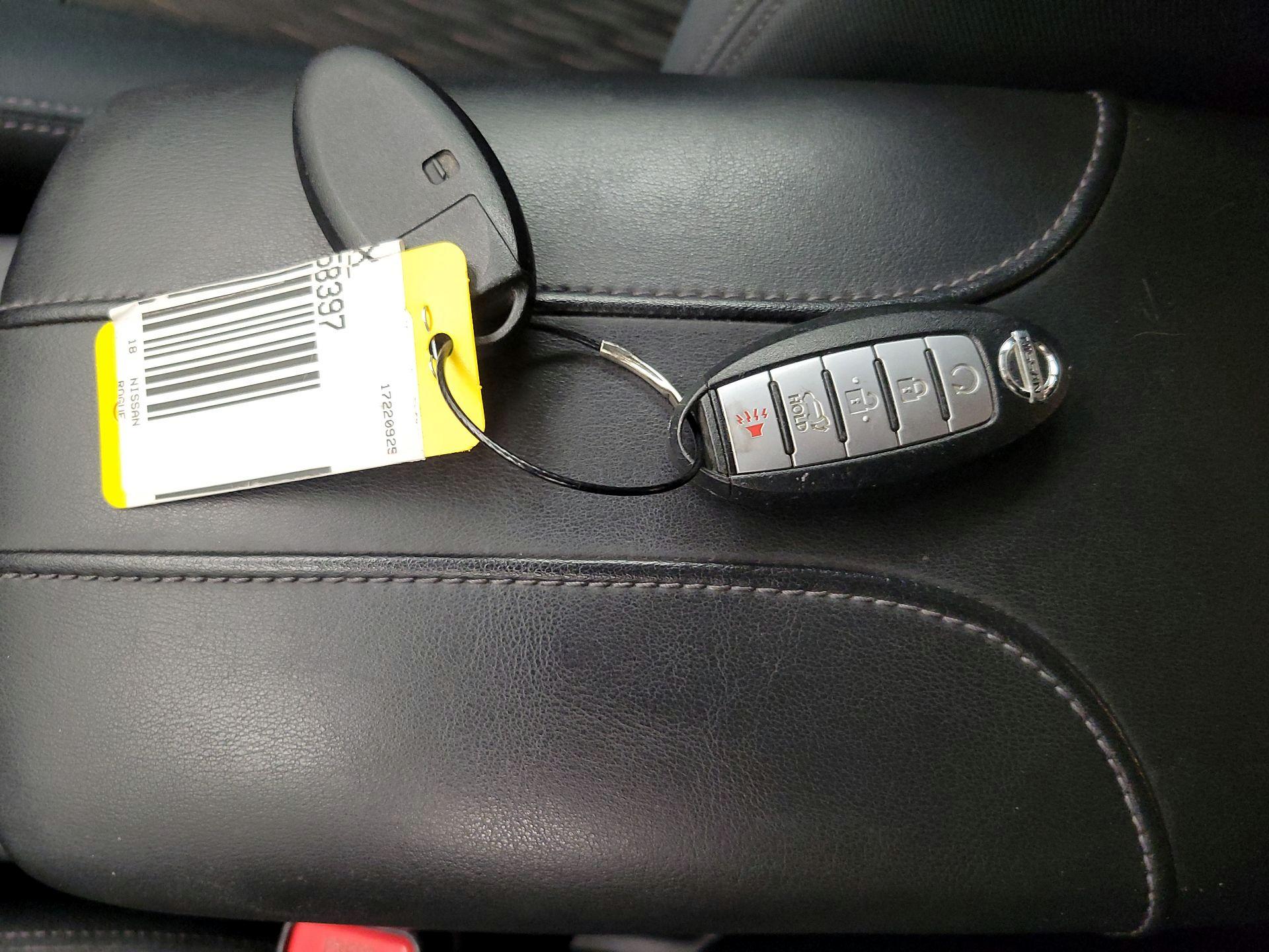 Thumbnail: 2018 Nissan Rogue - 18