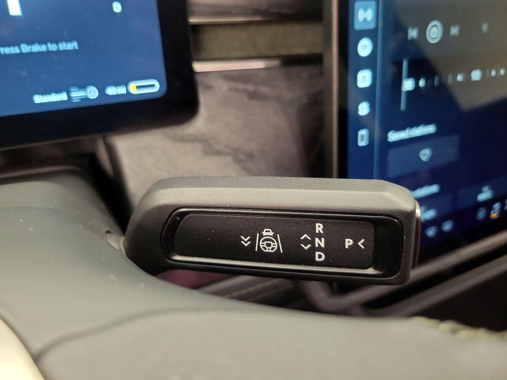 Thumbnail: 2023 Rivian R1T - 18