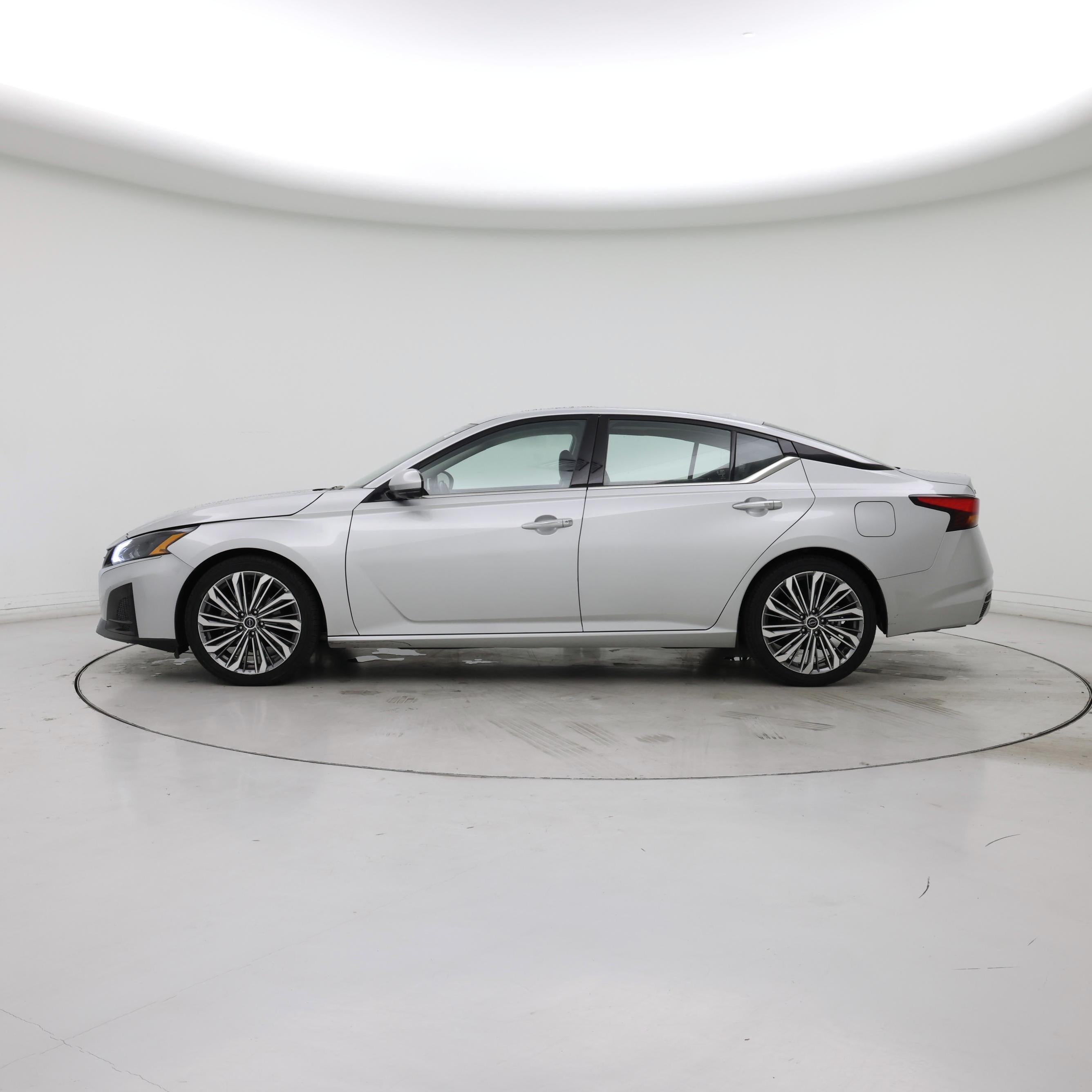Thumbnail: 2023 Nissan Altima - 3