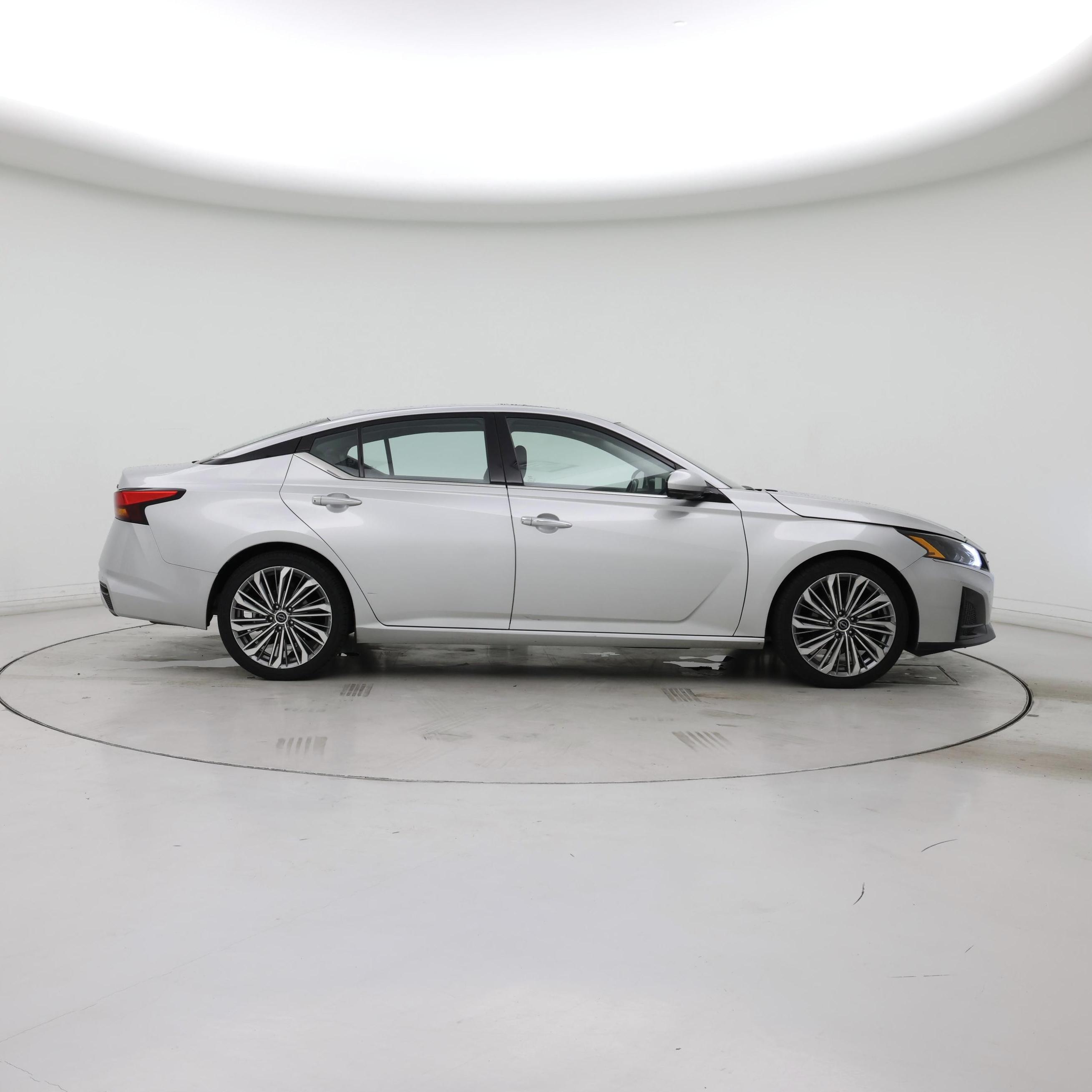 Thumbnail: 2023 Nissan Altima - 7