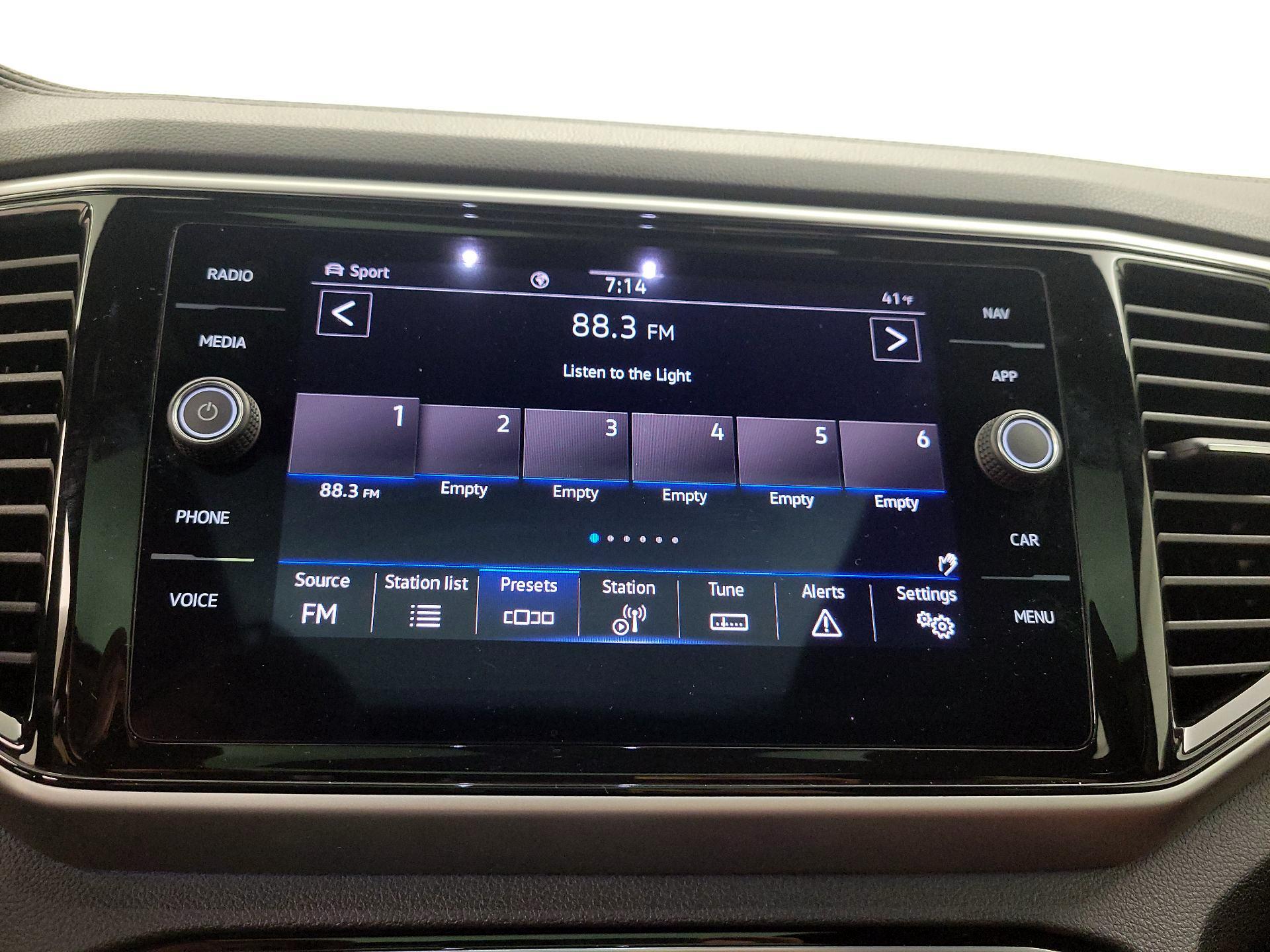 Thumbnail: 2023 Volkswagen Atlas - 16