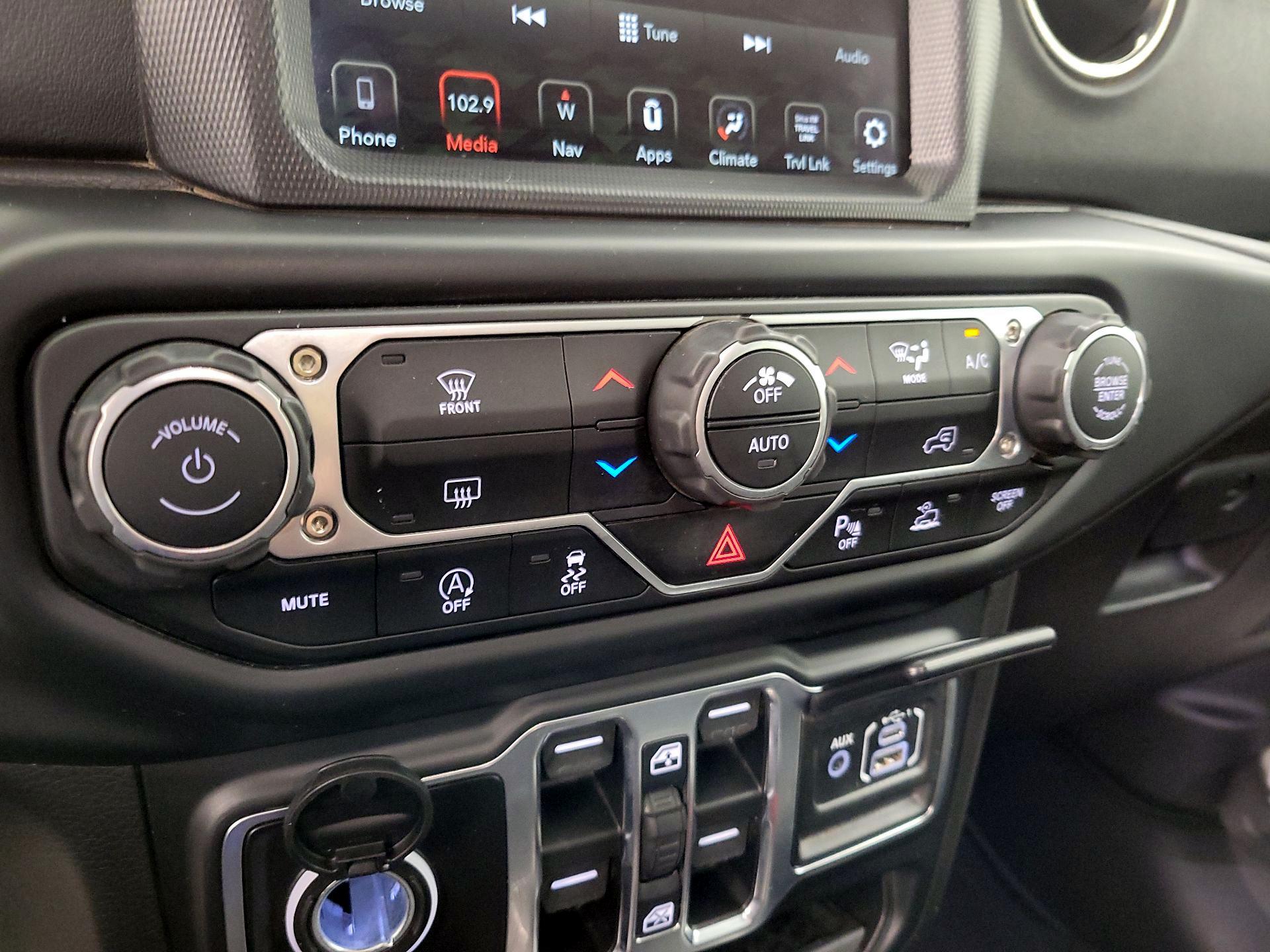 Thumbnail: 2023 Jeep Gladiator - 17