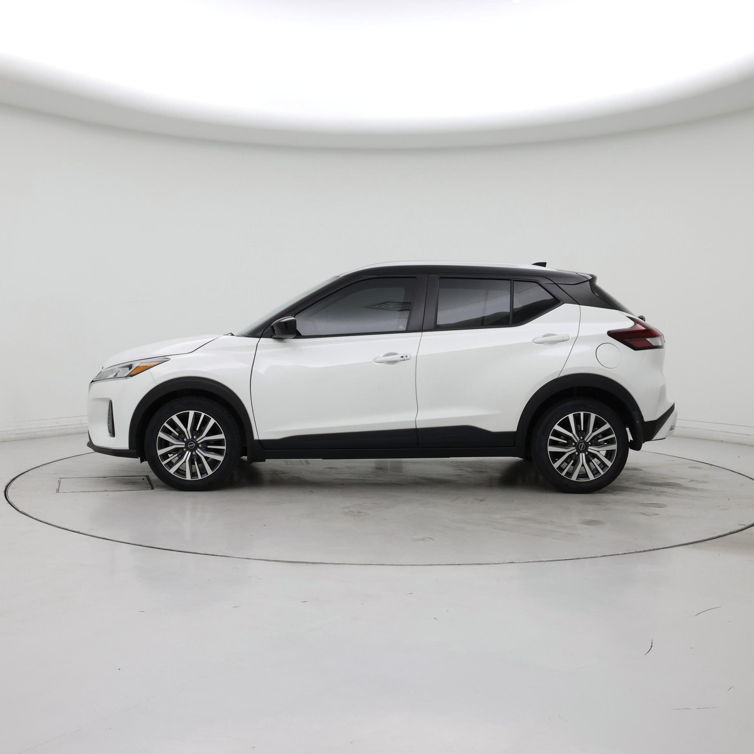 Thumbnail: 2023 Nissan Kicks - 3