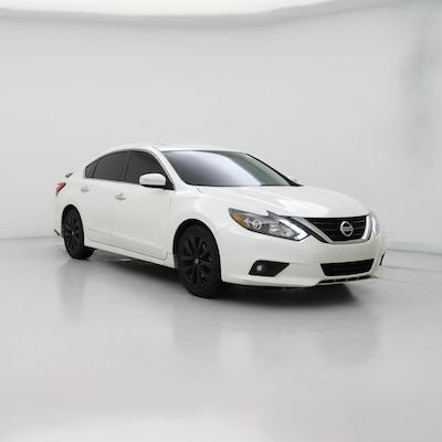 White 2017 Nissan Altima SL