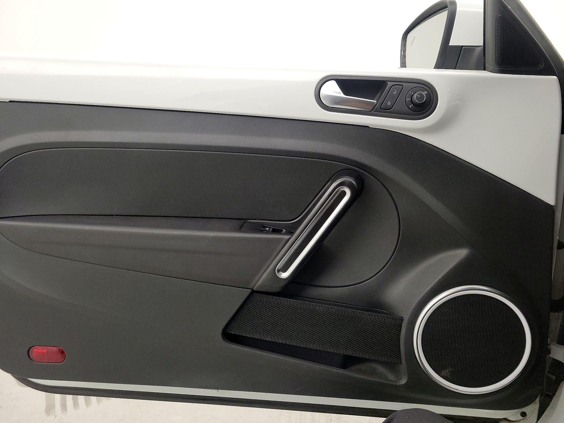 Thumbnail: 2019 Volkswagen Beetle - 12