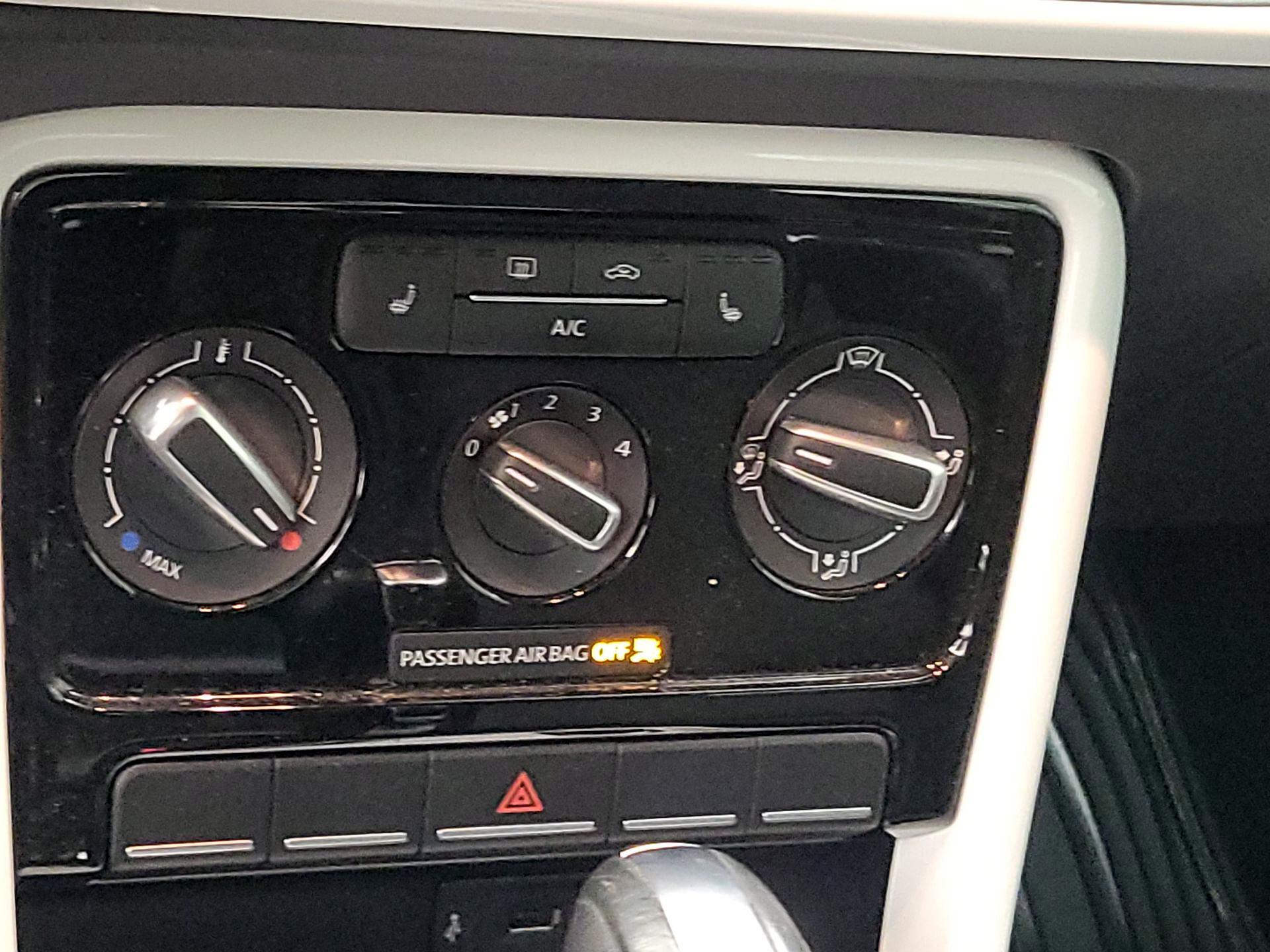 Thumbnail: 2019 Volkswagen Beetle - 16