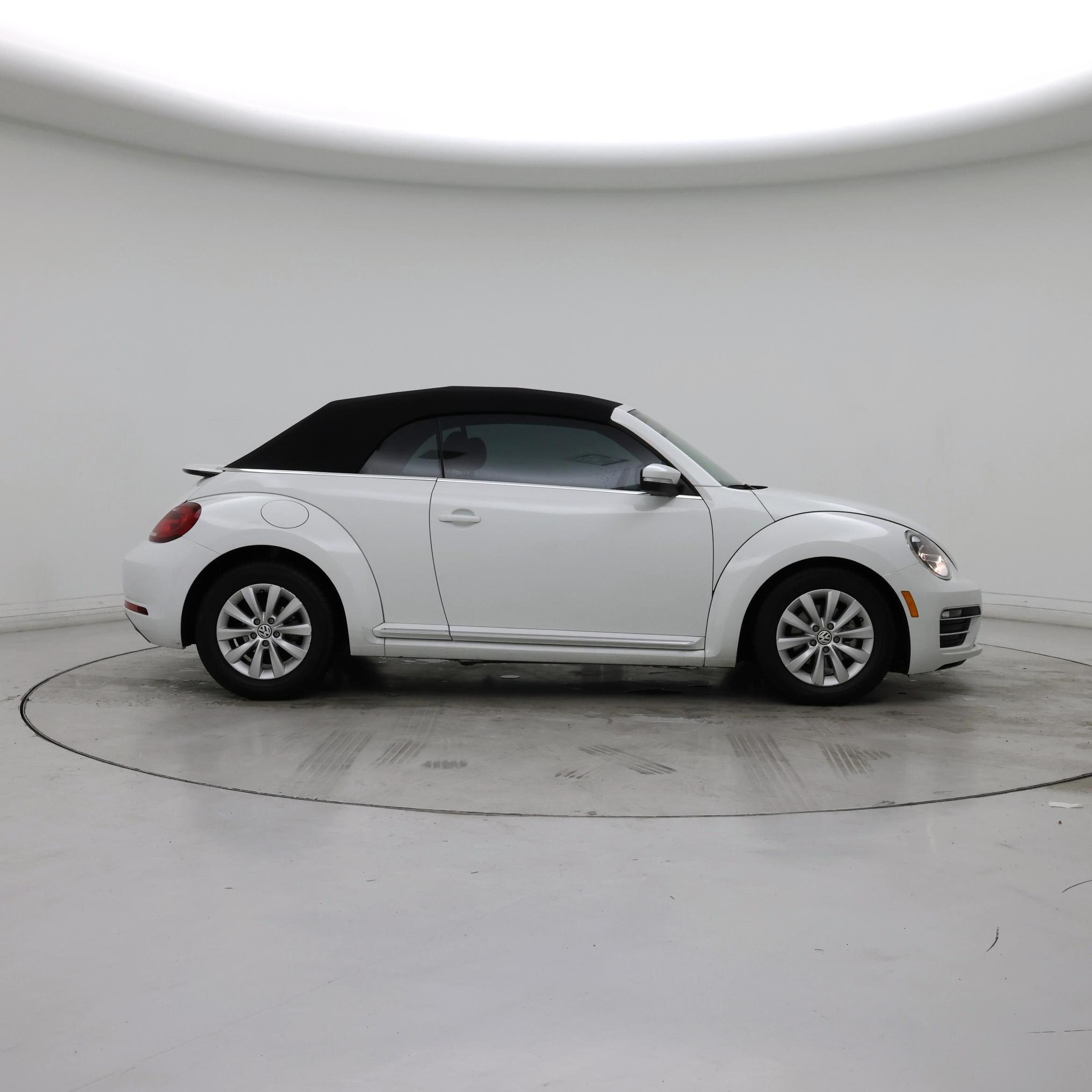 Thumbnail: 2019 Volkswagen Beetle - 7