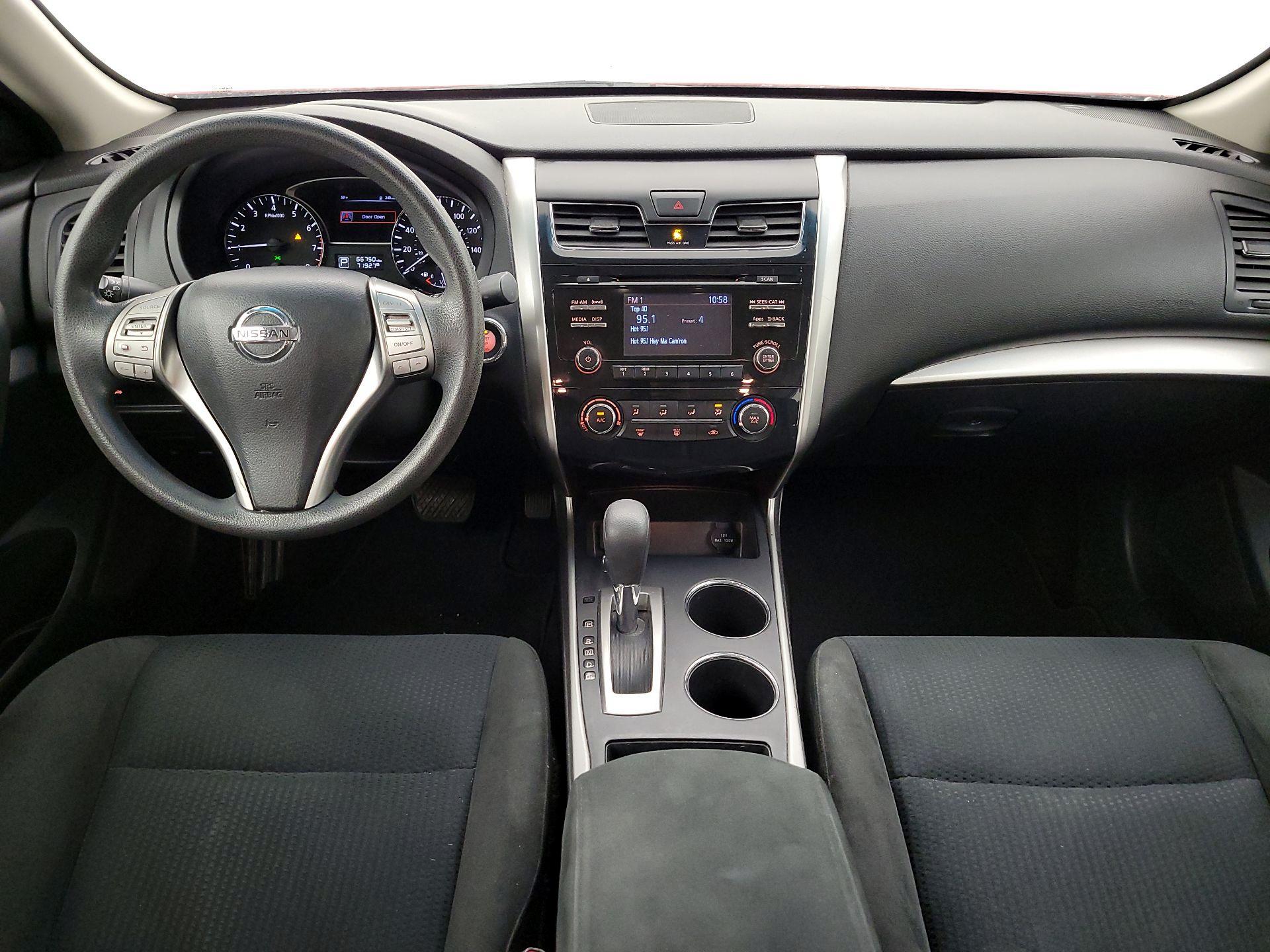 Thumbnail: 2015 Nissan Altima - 9