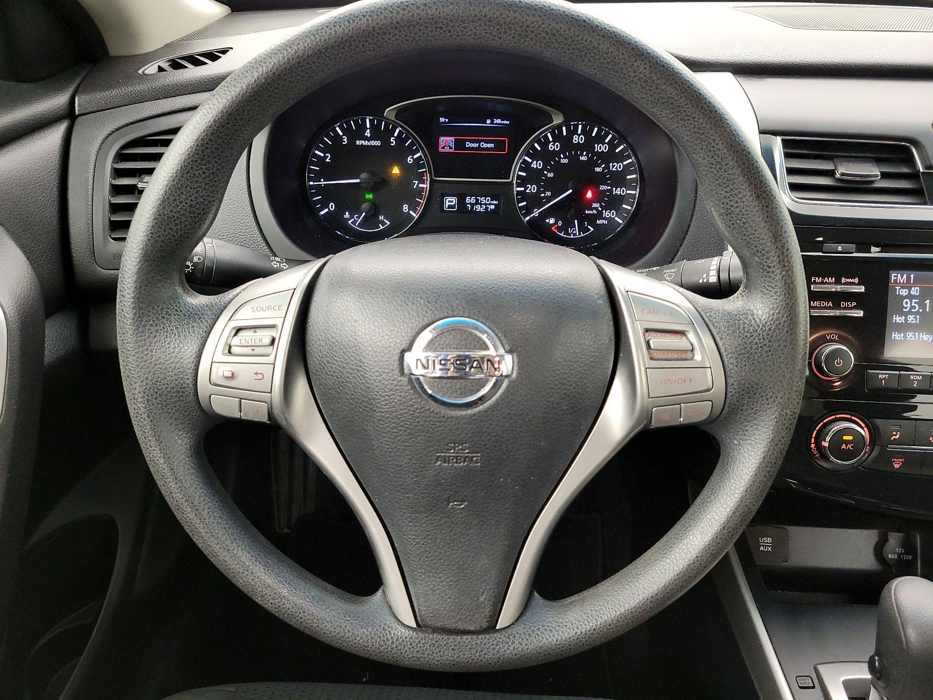 Thumbnail: 2015 Nissan Altima - 10