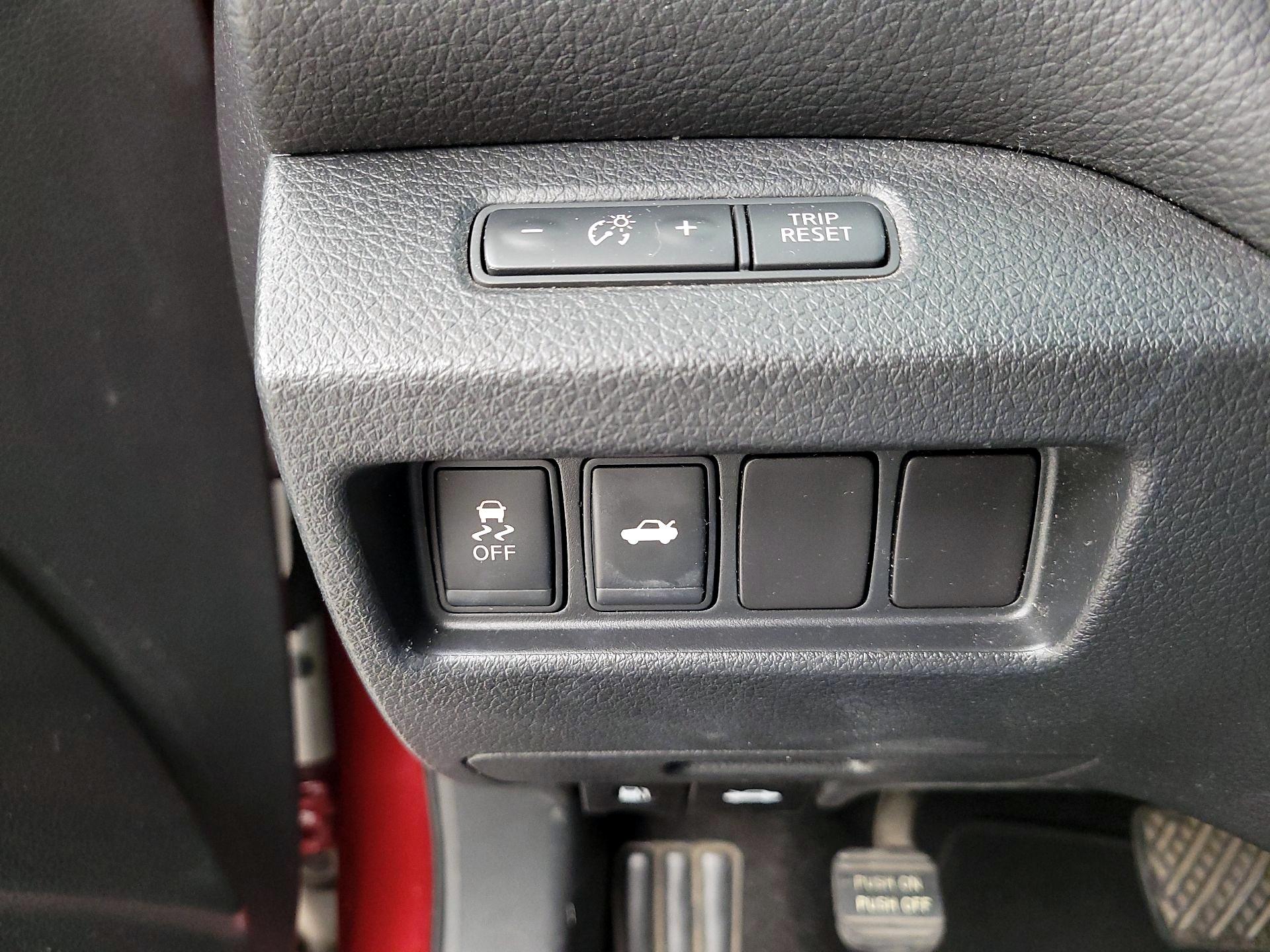 Thumbnail: 2015 Nissan Altima - 13