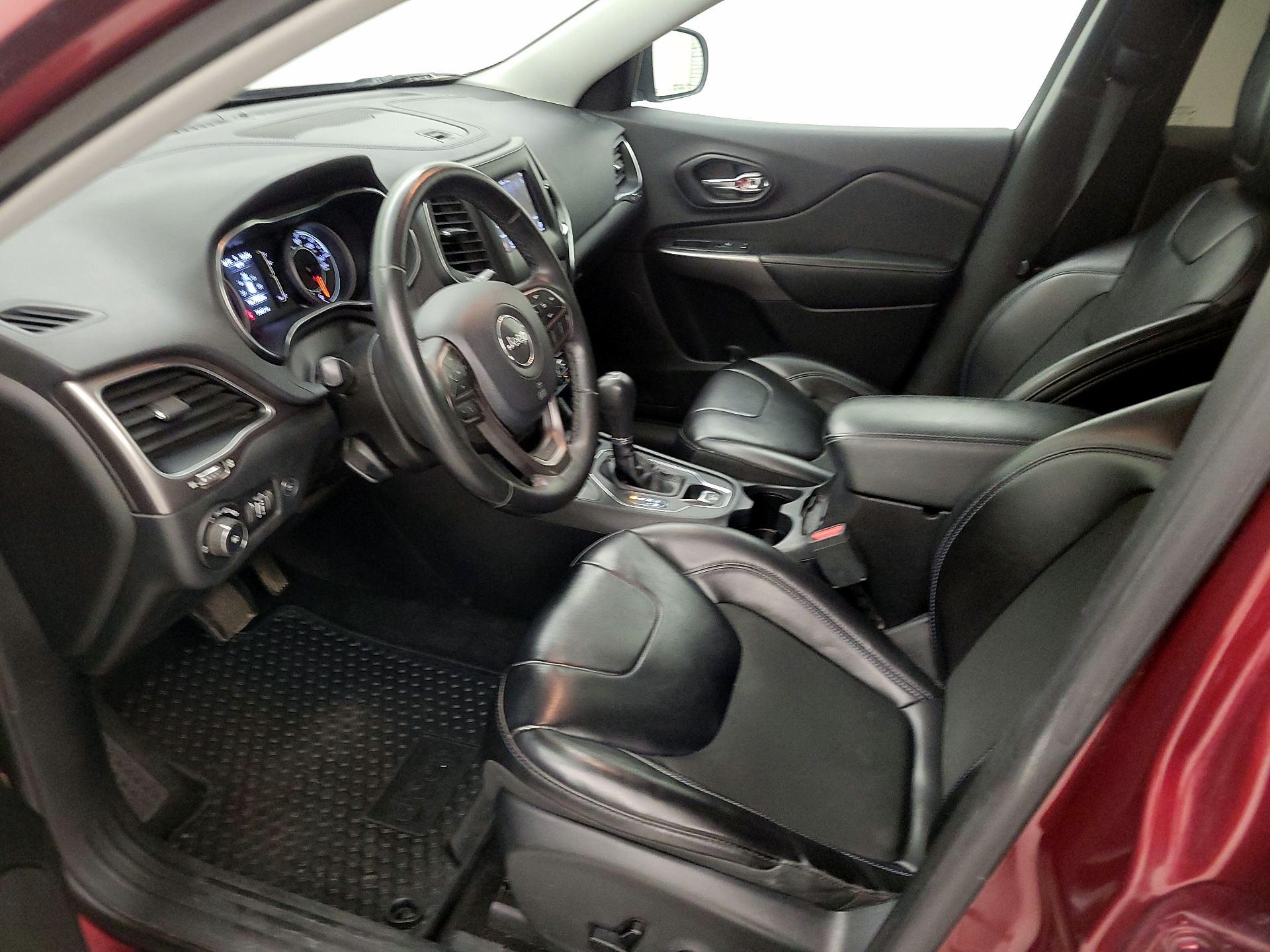 Thumbnail: 2019 Jeep Cherokee - 11