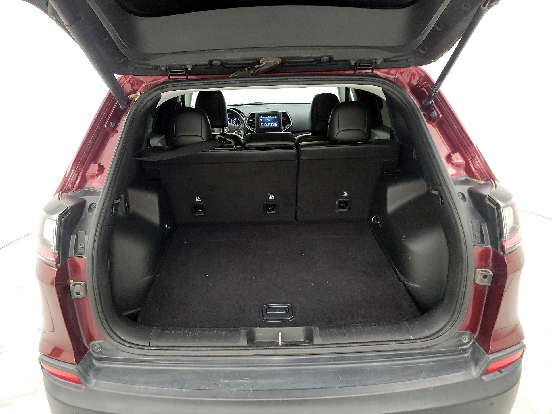 Thumbnail: 2019 Jeep Cherokee - 16