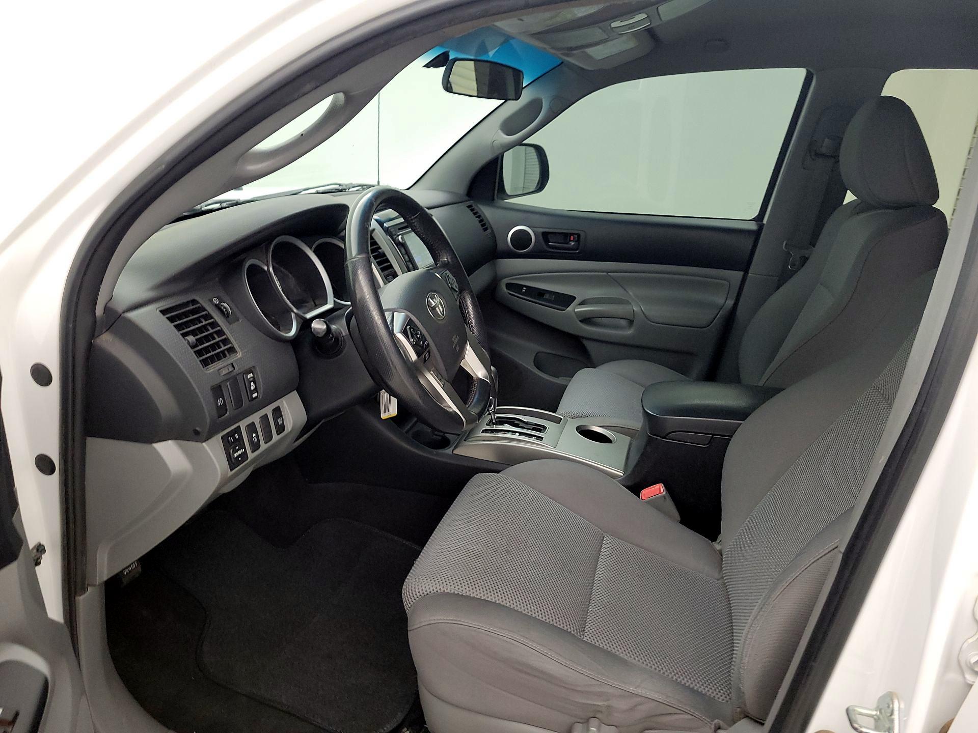 Thumbnail: 2015 Toyota Tacoma - 11