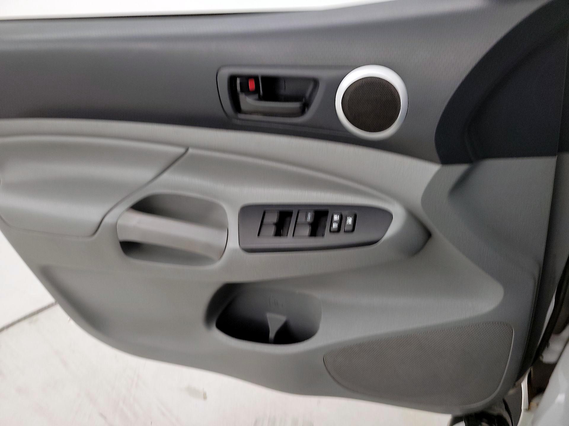 Thumbnail: 2015 Toyota Tacoma - 12