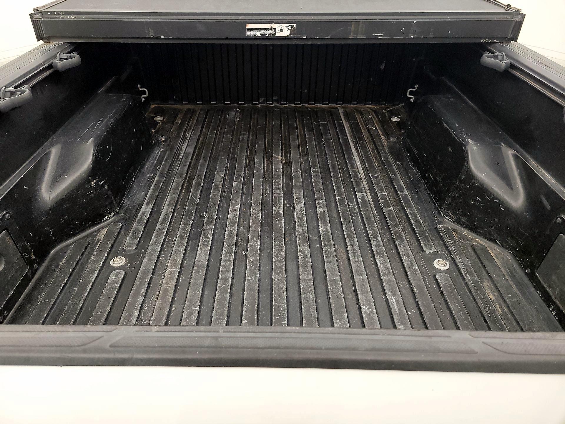 Thumbnail: 2015 Toyota Tacoma - 16