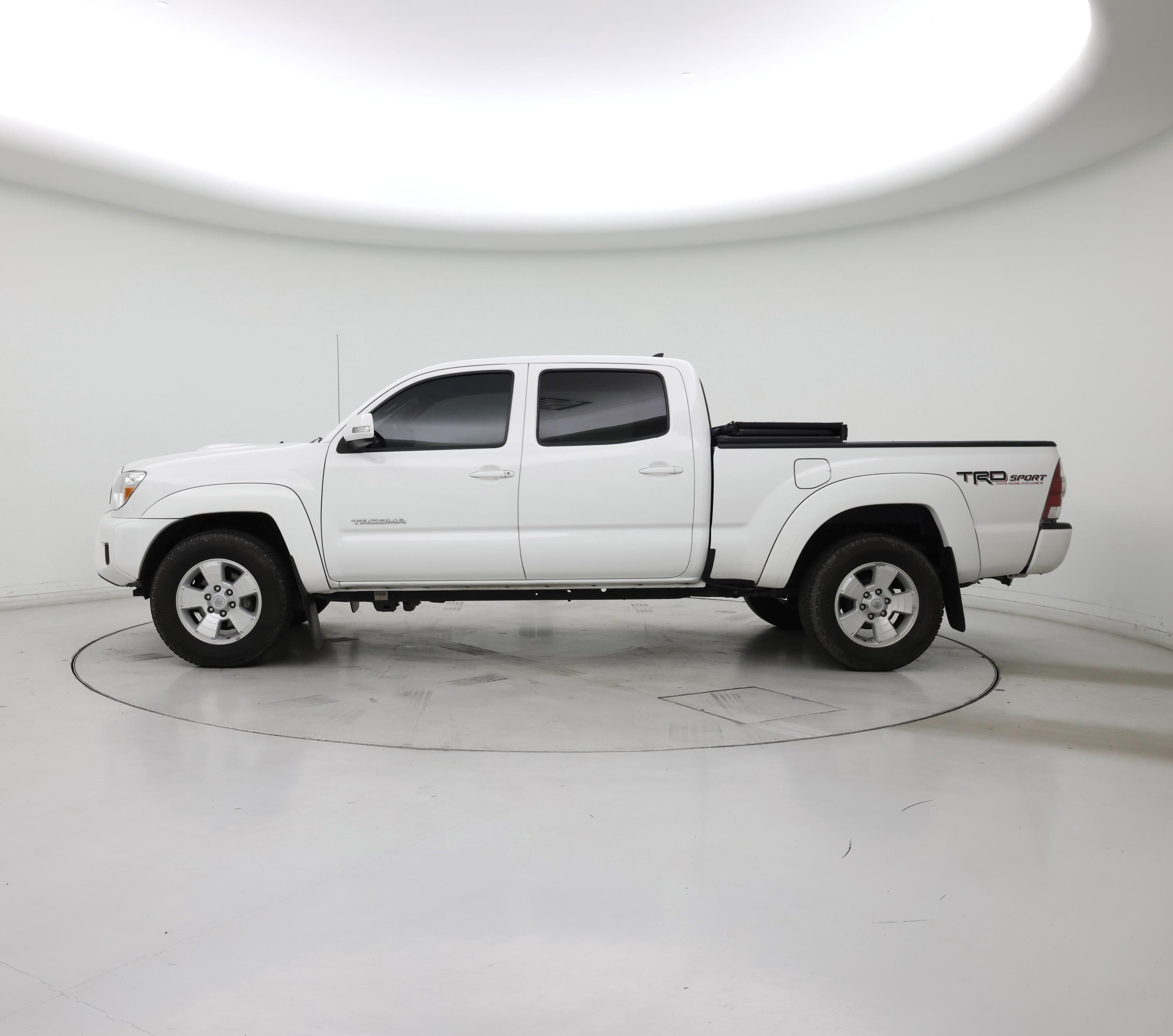 Thumbnail: 2015 Toyota Tacoma - 3