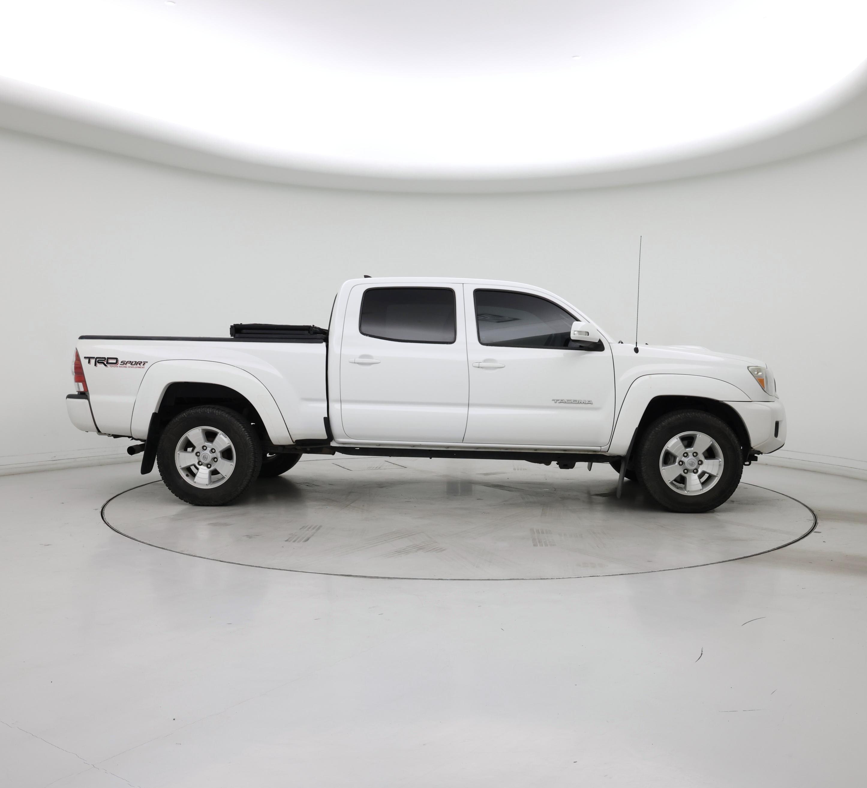 Thumbnail: 2015 Toyota Tacoma - 7
