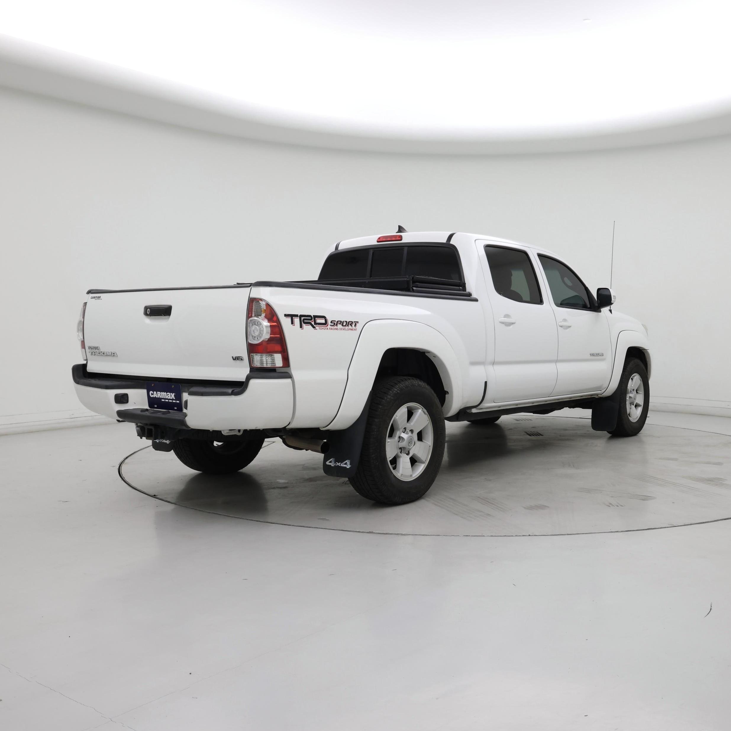 Thumbnail: 2015 Toyota Tacoma - 8
