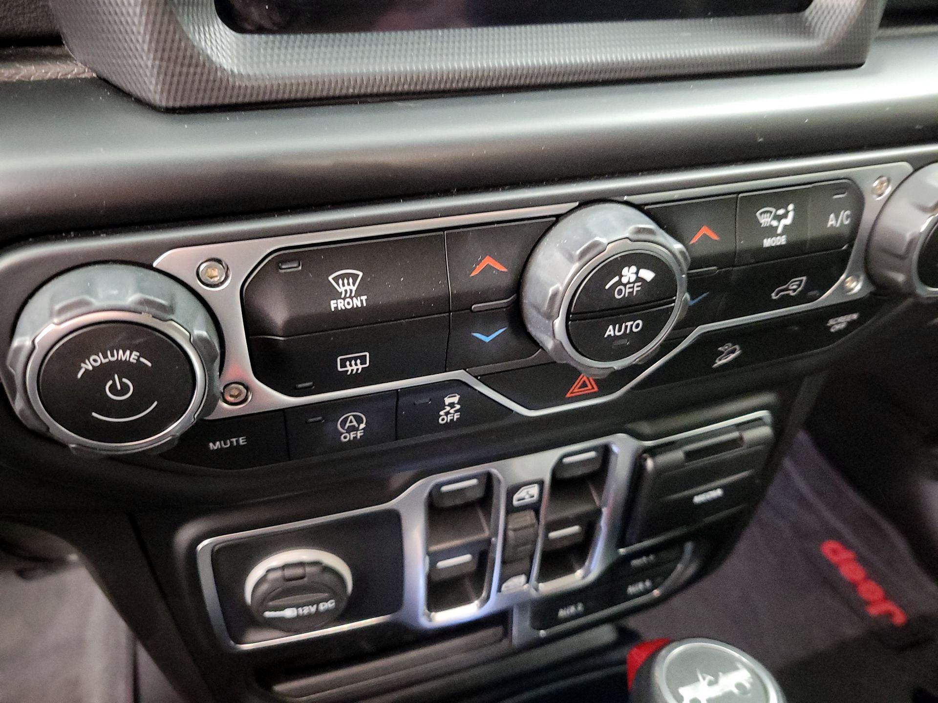 Thumbnail: 2020 Jeep Wrangler - 14