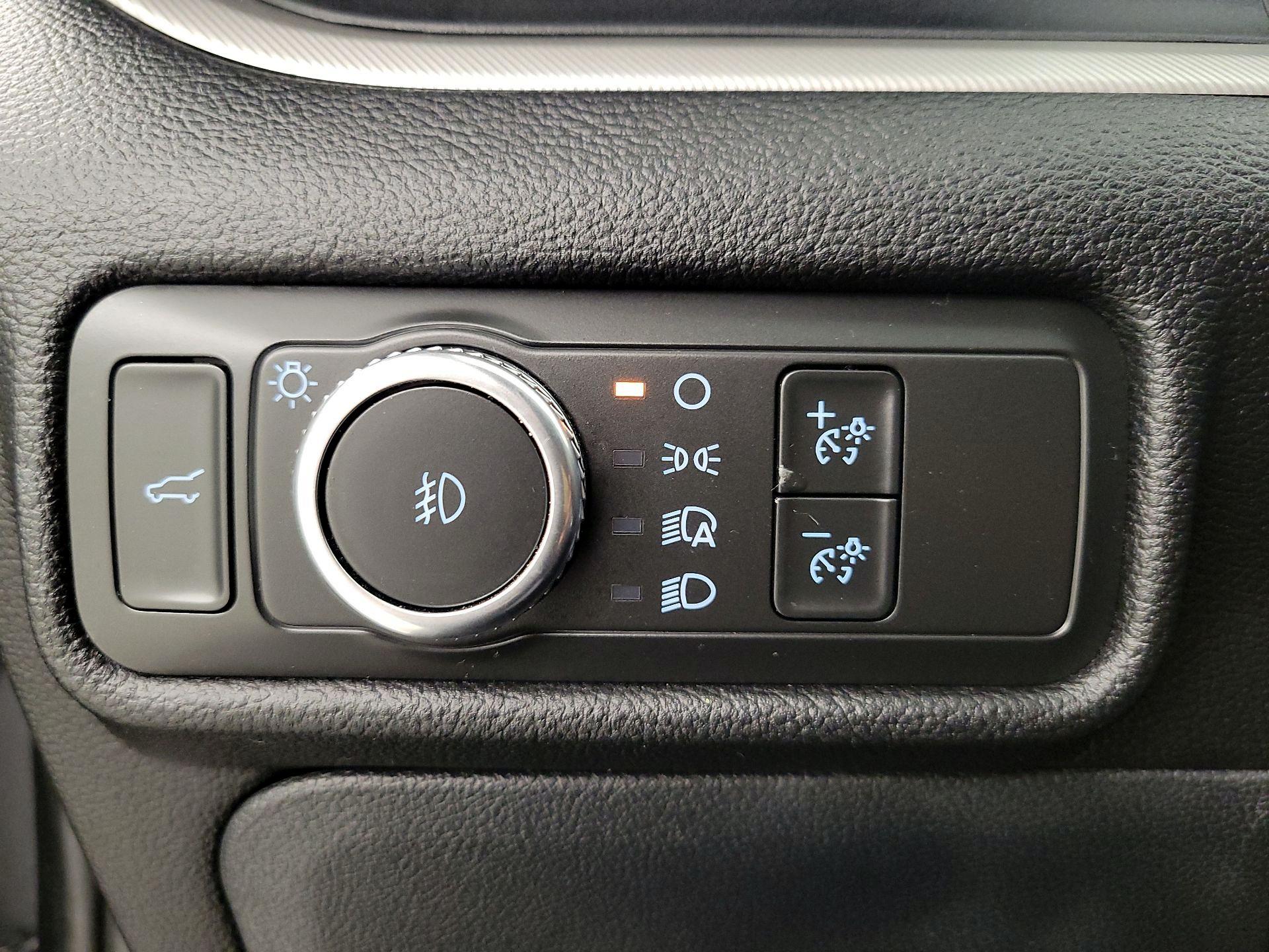 Thumbnail: 2021 Ford Explorer - 13