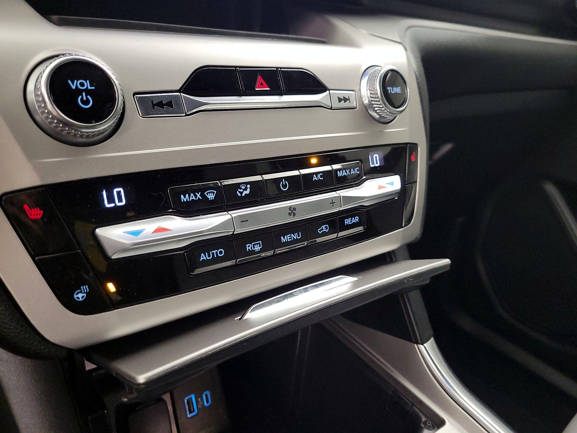 Thumbnail: 2021 Ford Explorer - 16