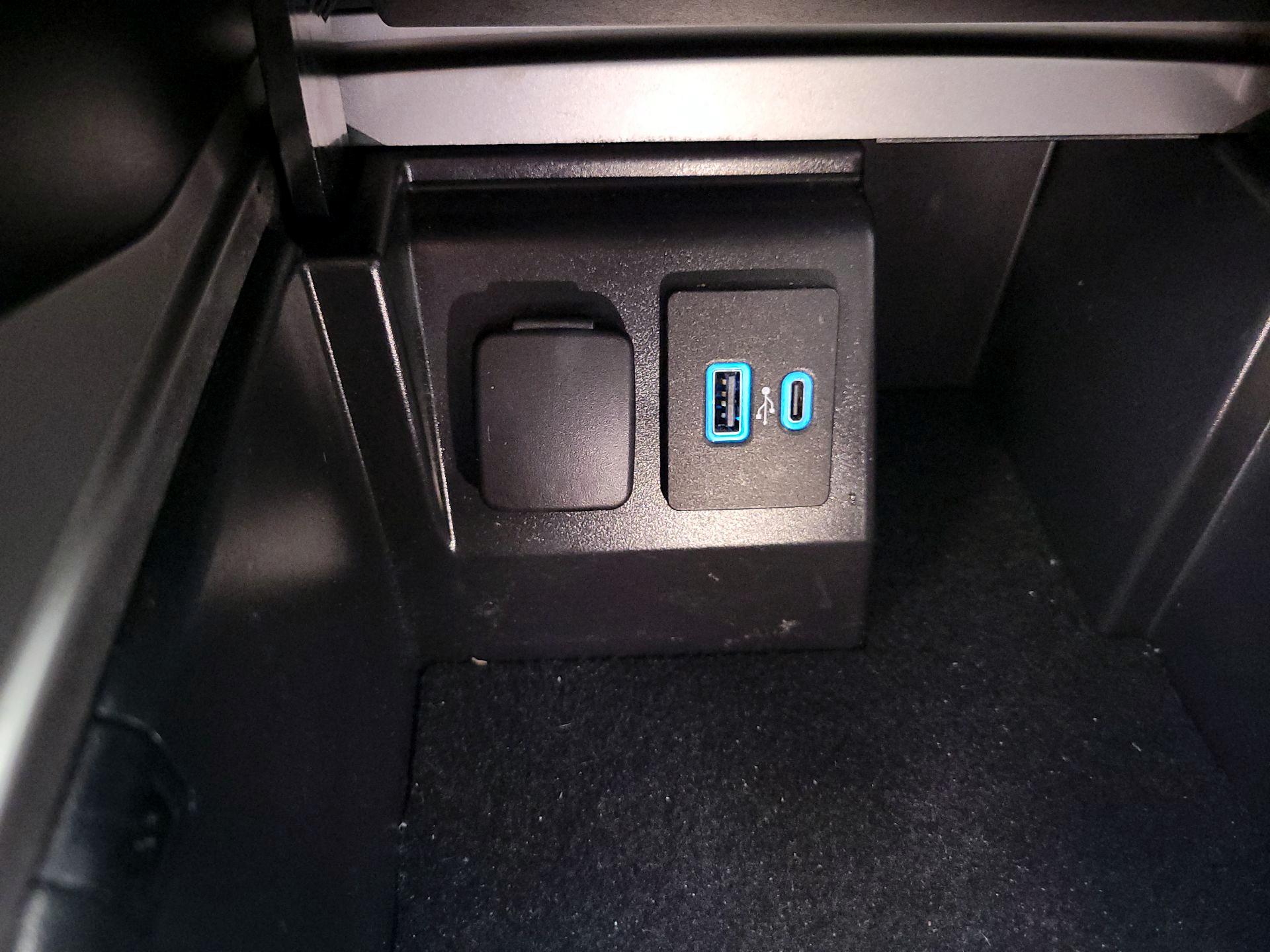 Thumbnail: 2021 Ford Explorer - 18