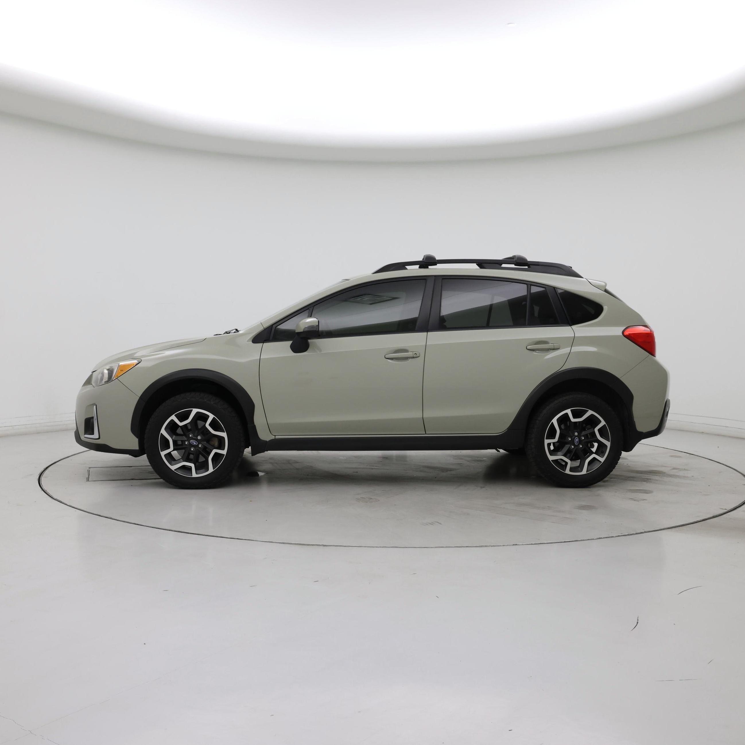 Thumbnail: 2017 Subaru Crosstrek - 3