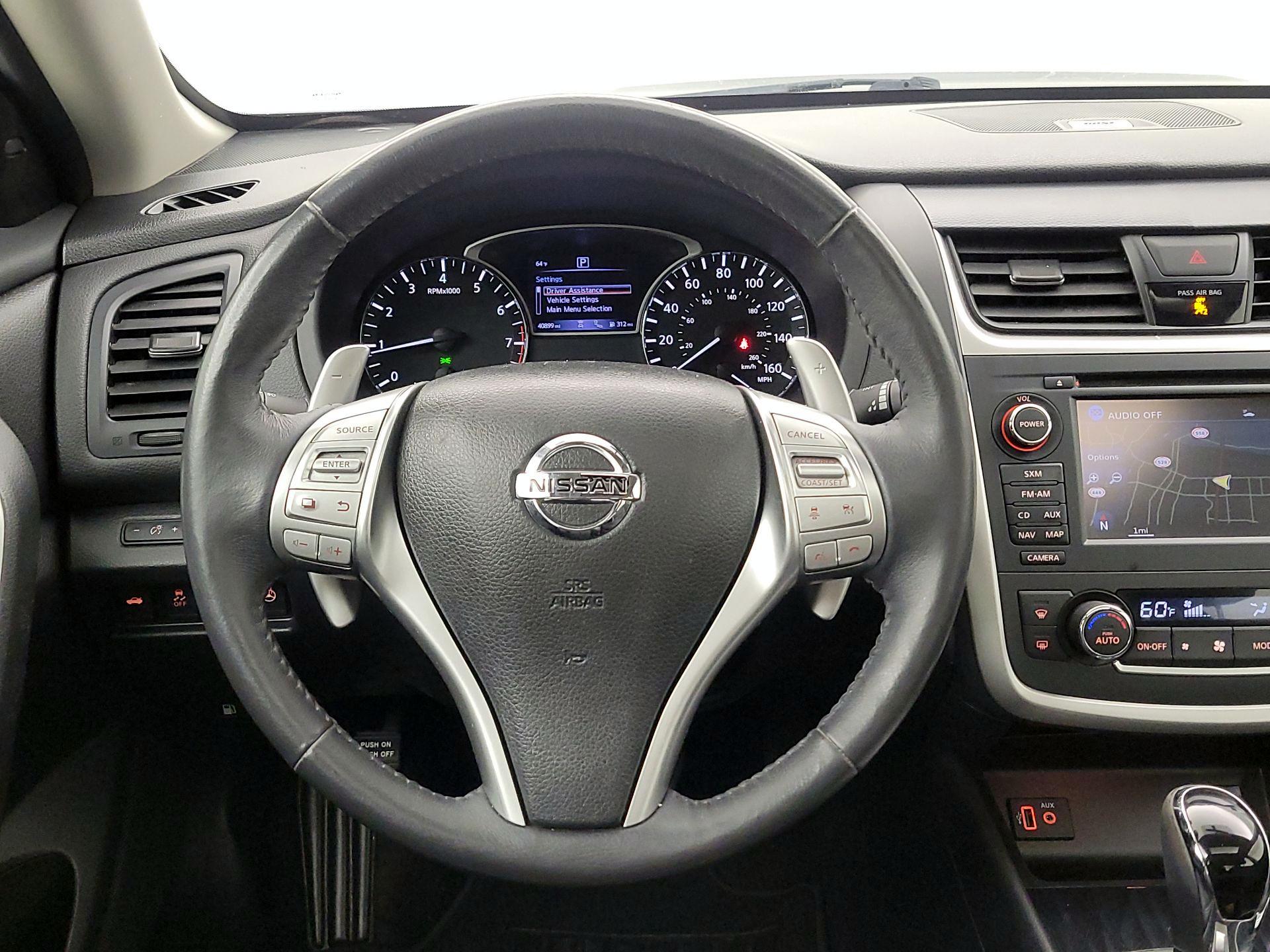 Thumbnail: 2017 Nissan Altima - 10