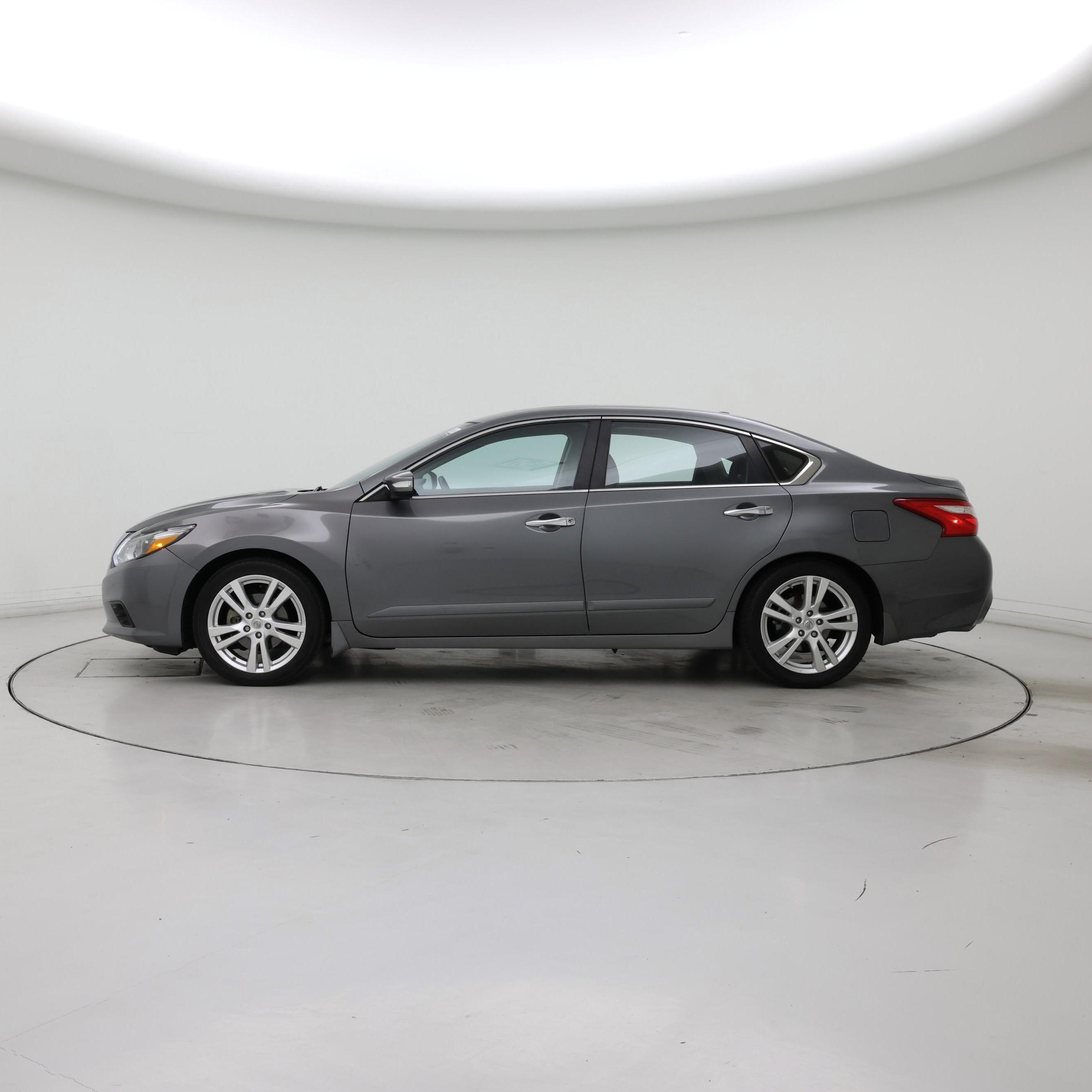 Thumbnail: 2017 Nissan Altima - 3