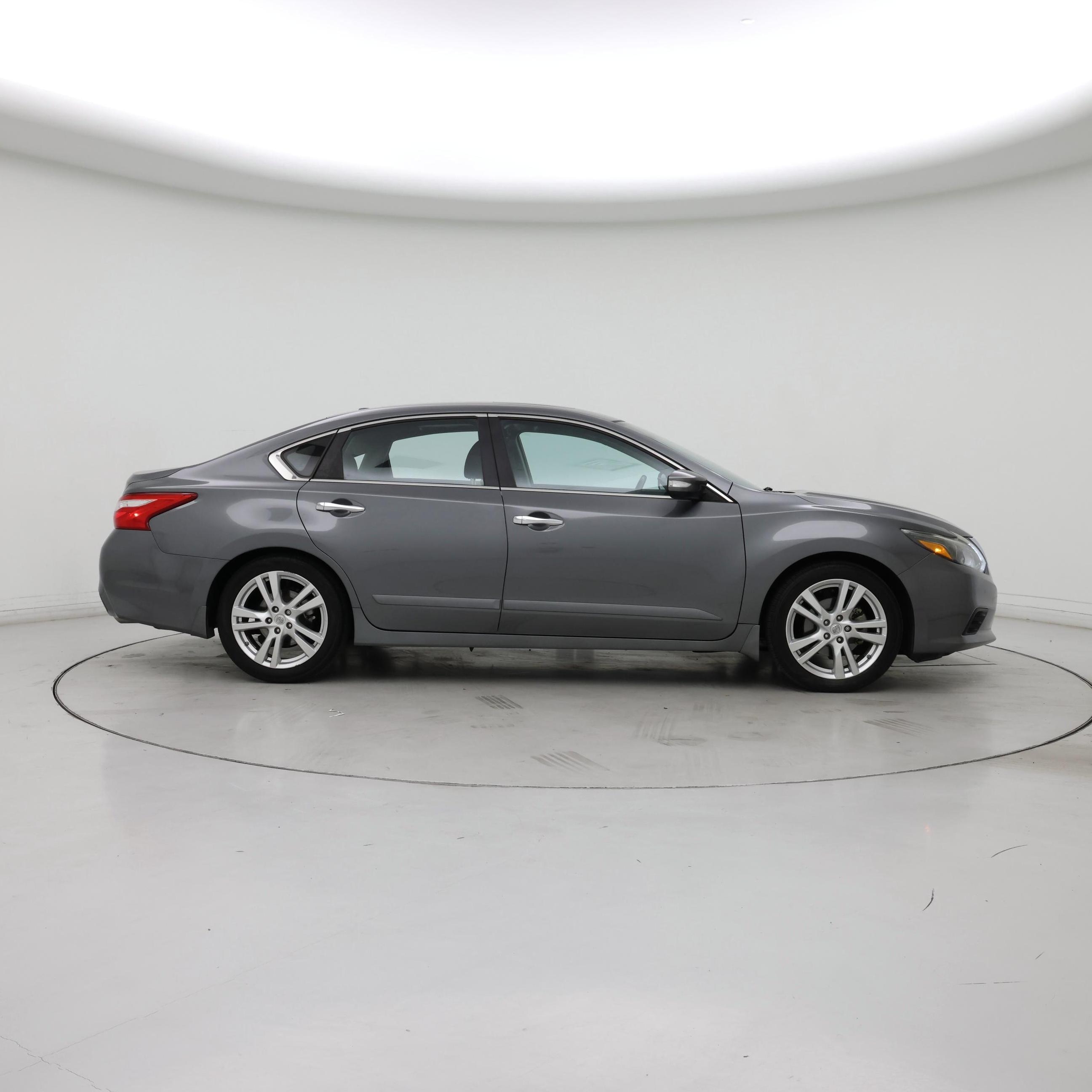 Thumbnail: 2017 Nissan Altima - 7