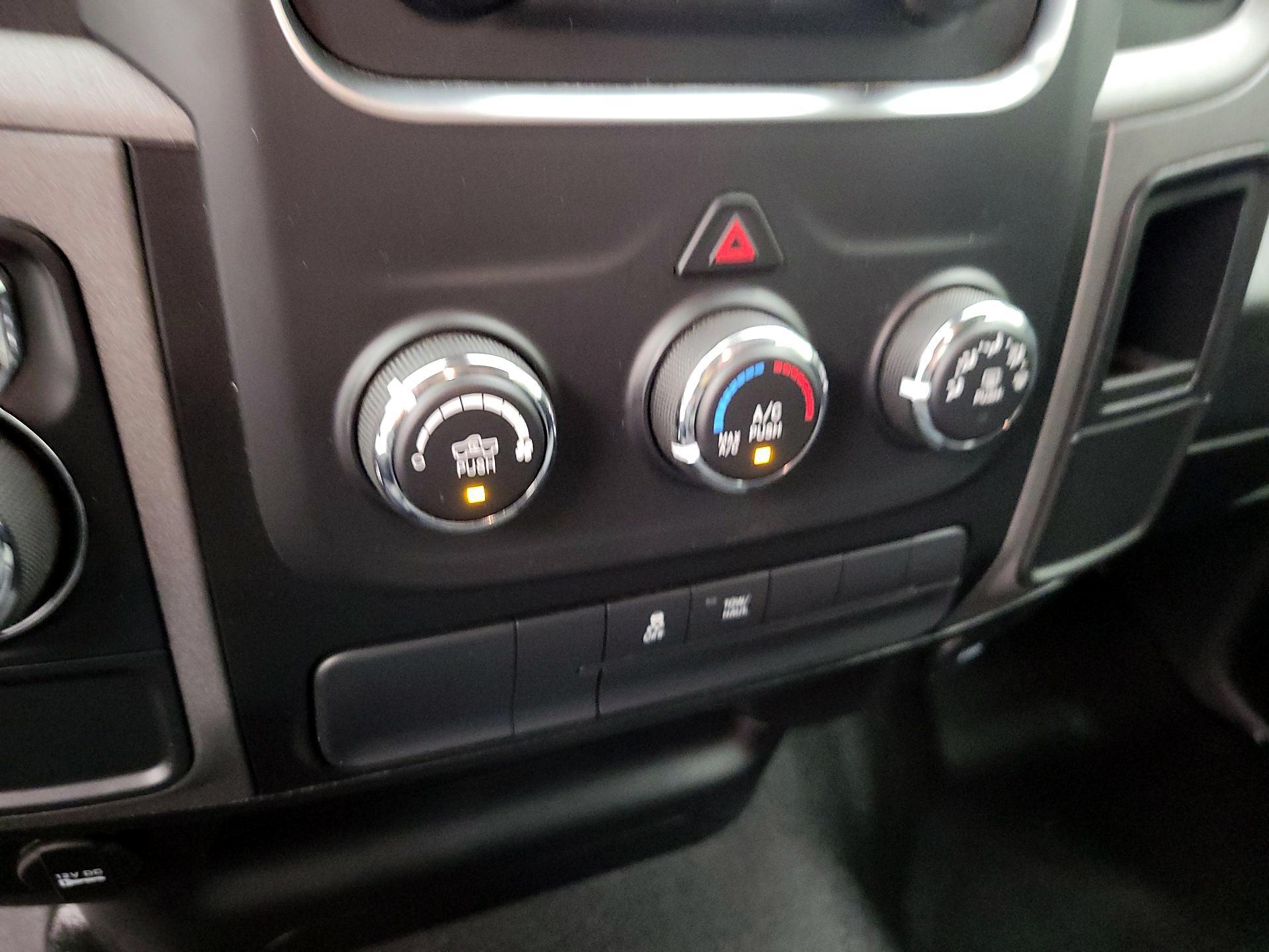 Thumbnail: 2020 RAM 1500 Classic - 14
