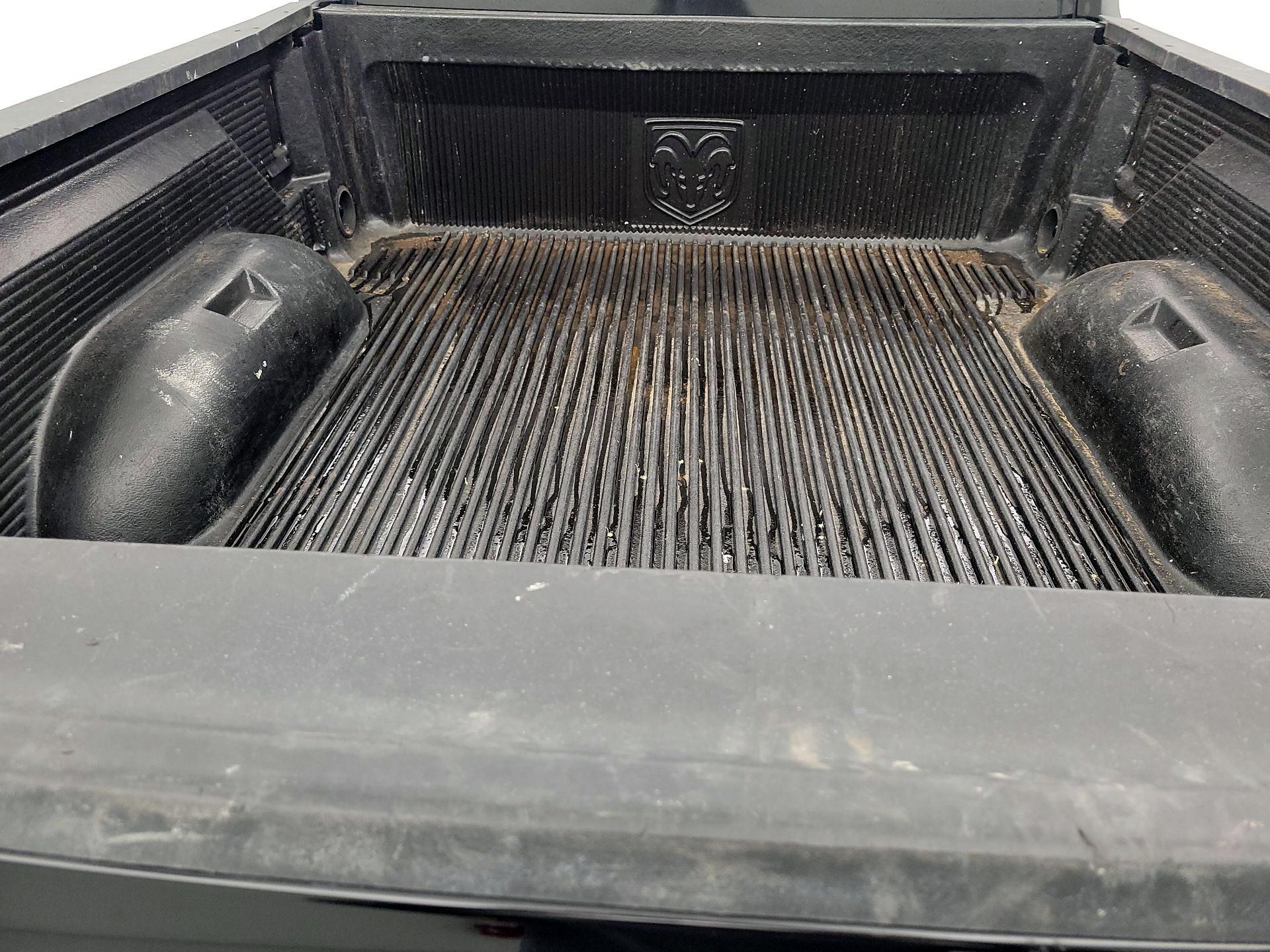 Thumbnail: 2020 RAM 1500 Classic - 16