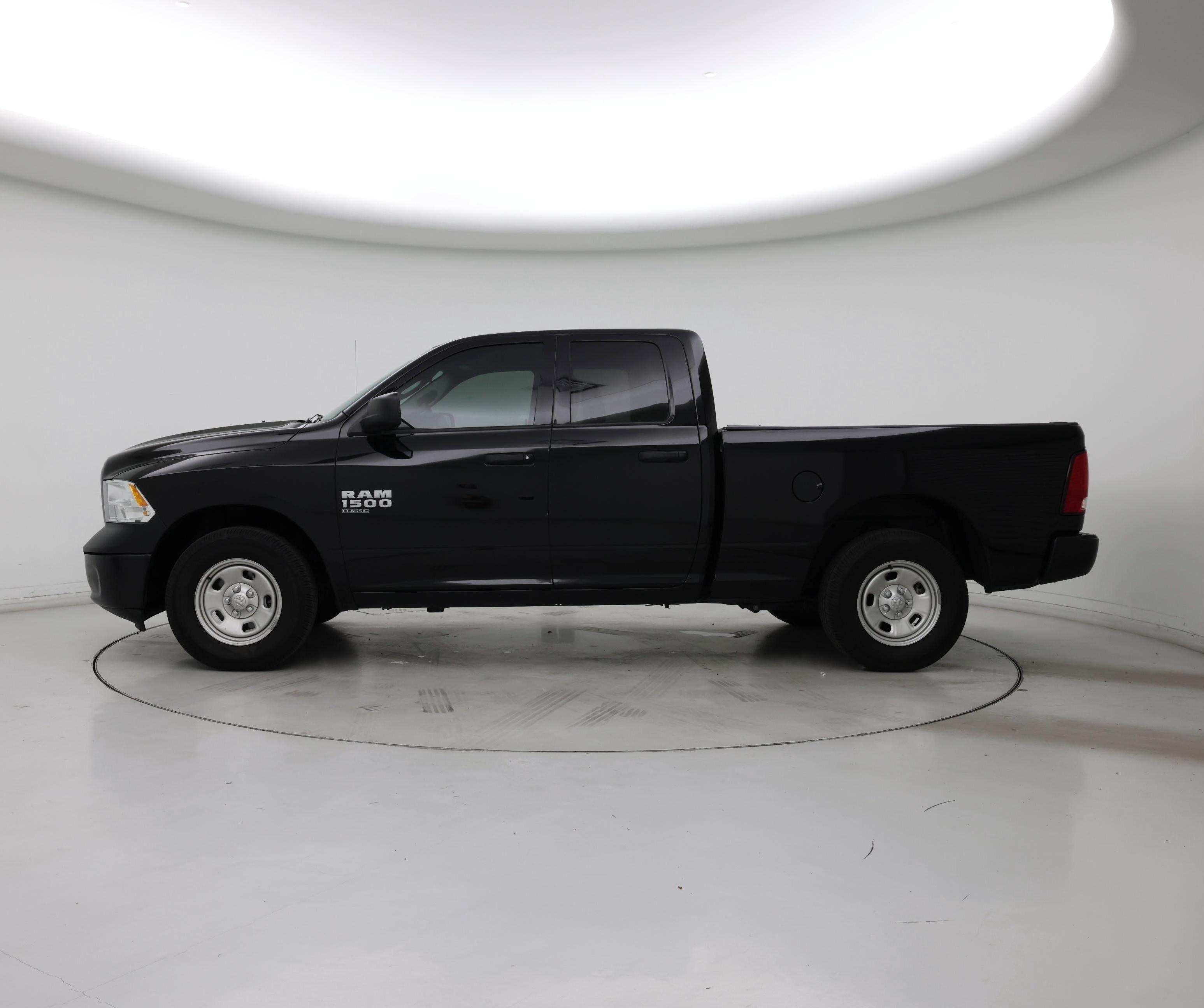 Thumbnail: 2020 RAM 1500 Classic - 3