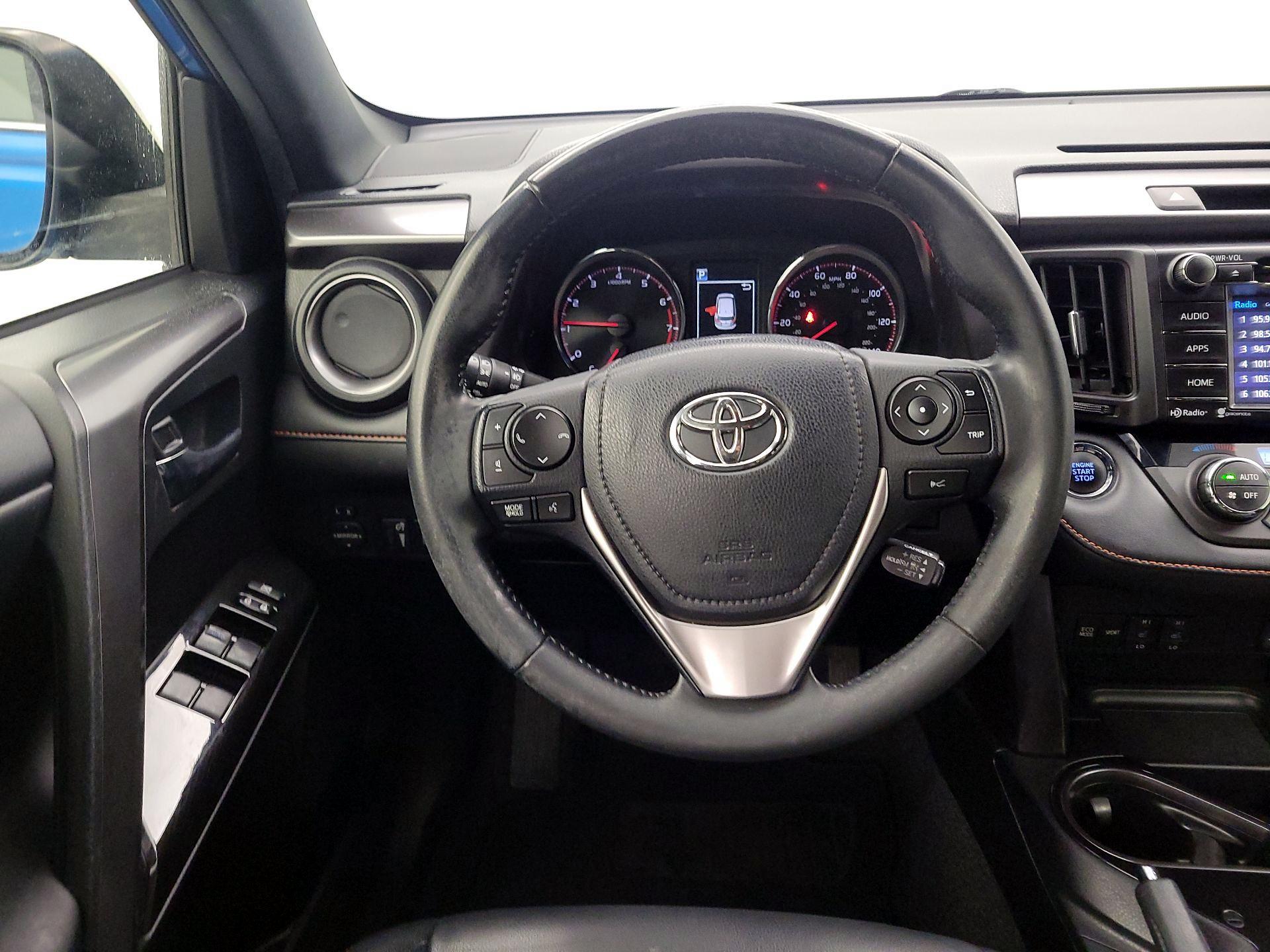 Thumbnail: 2018 Toyota RAV4 - 10