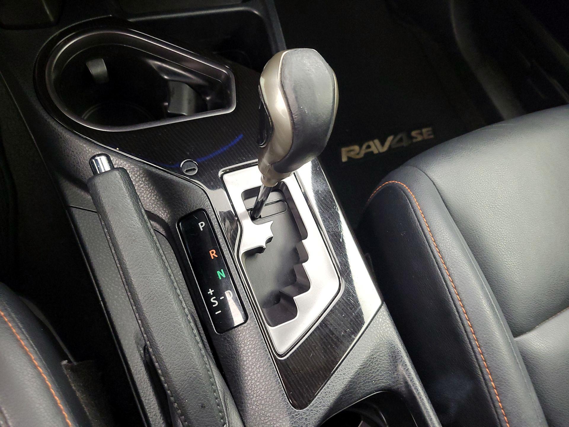 Thumbnail: 2018 Toyota RAV4 - 15