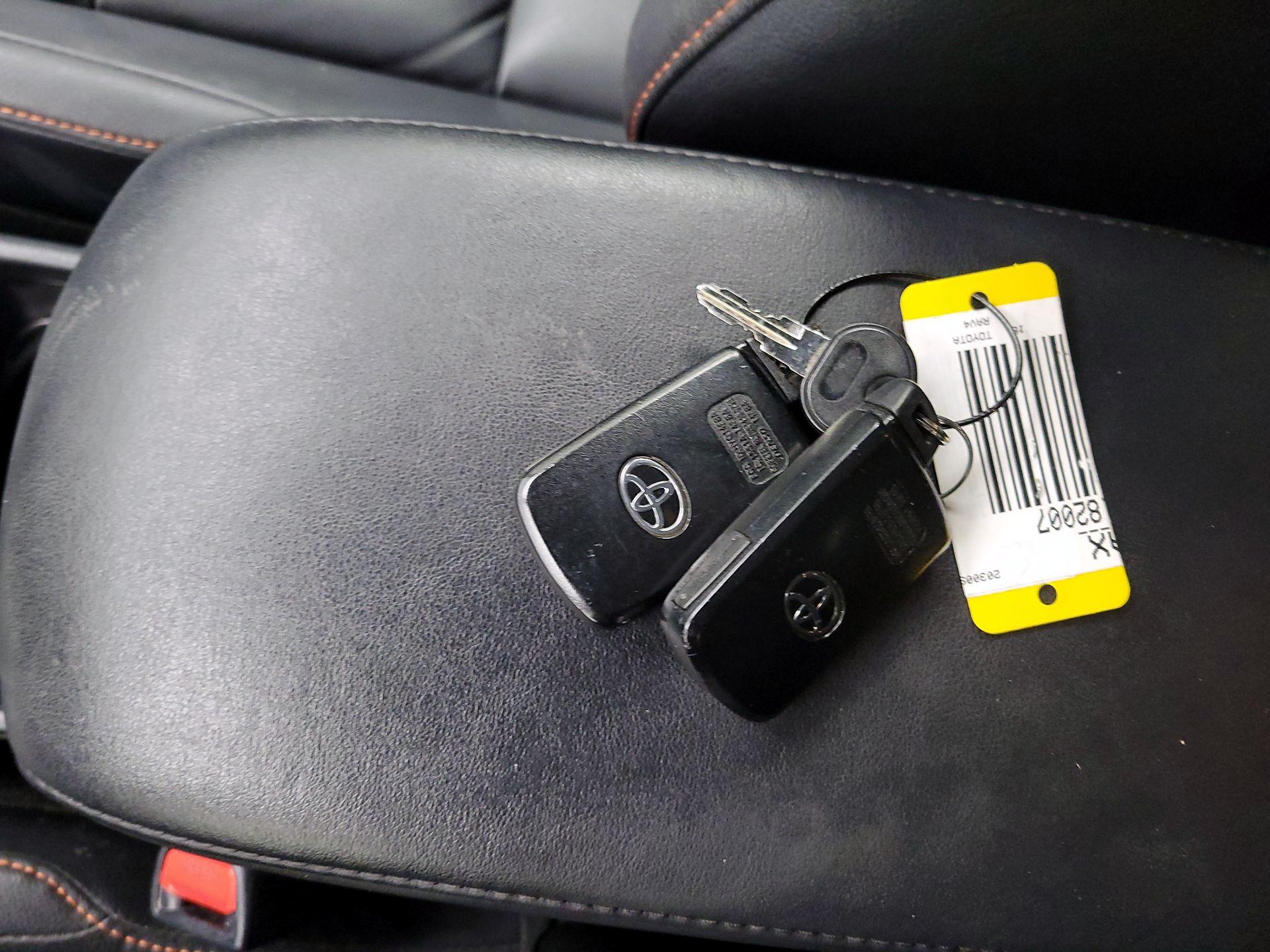Thumbnail: 2018 Toyota RAV4 - 18