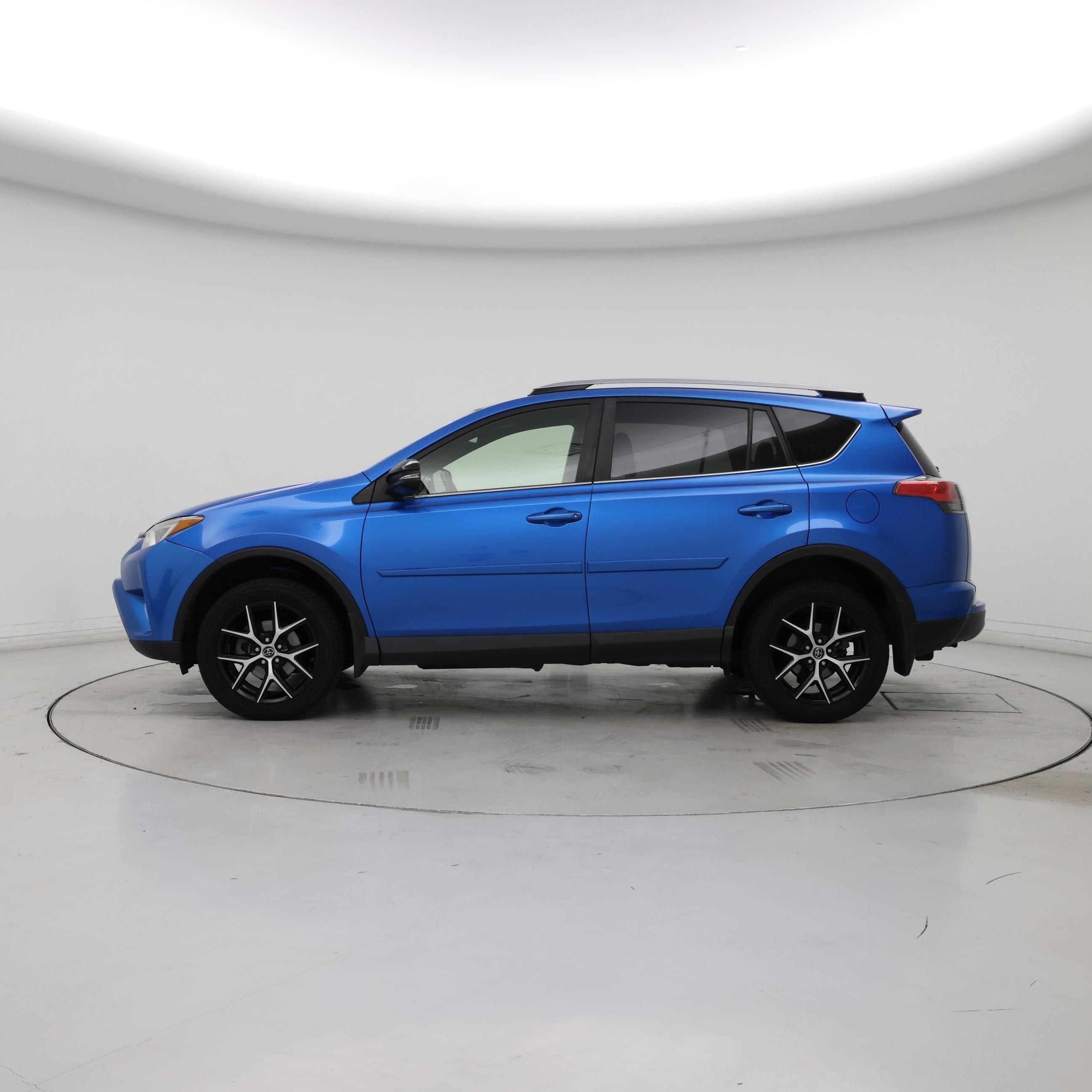 Thumbnail: 2018 Toyota RAV4 - 3