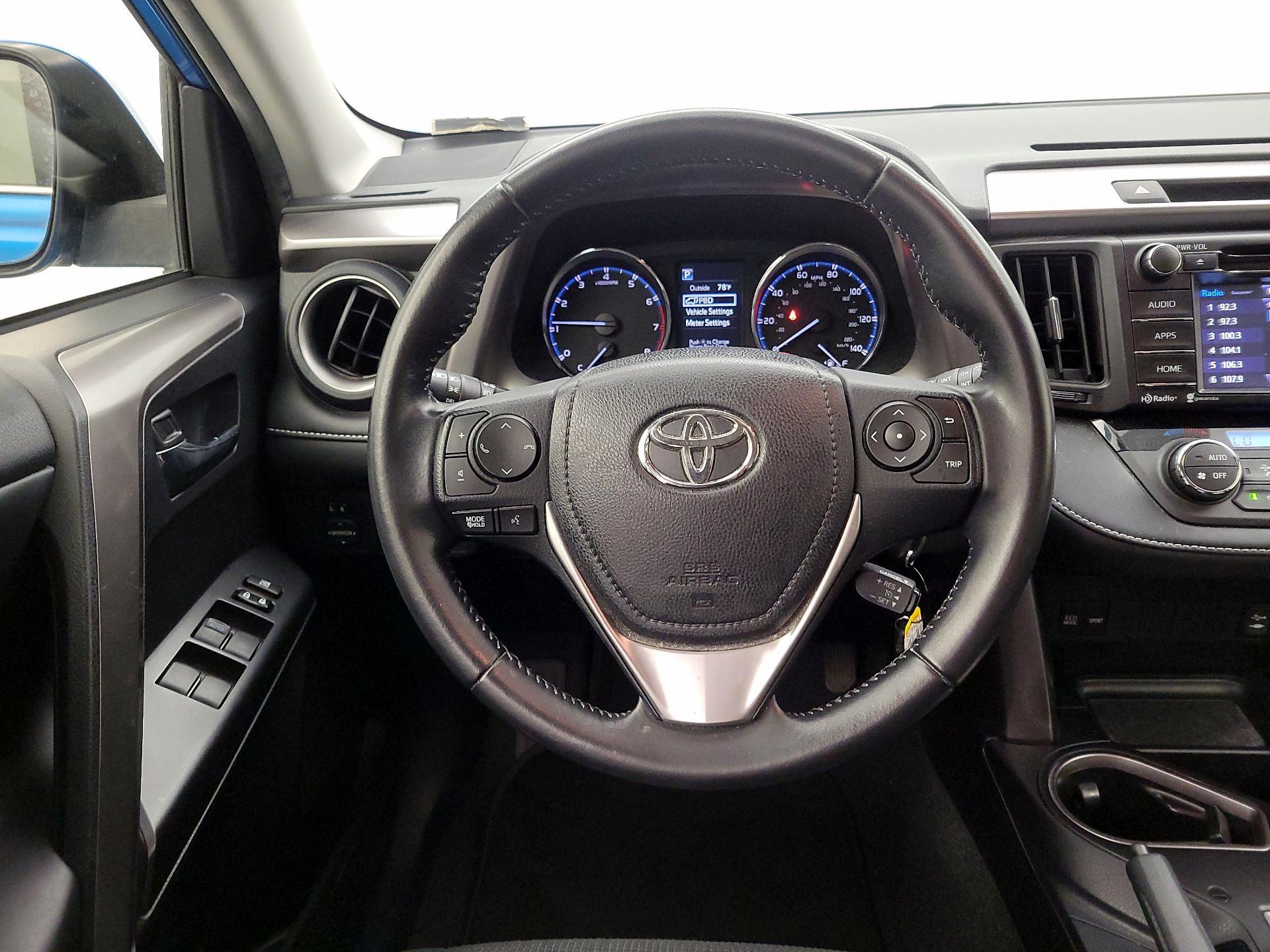 Thumbnail: 2016 Toyota RAV4 - 10